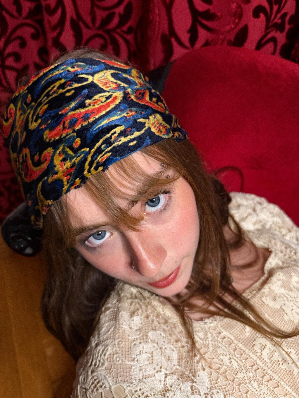 Bedruckter Seidensamt-Halstuch im Krawattenstil aus den 1930er Jahren