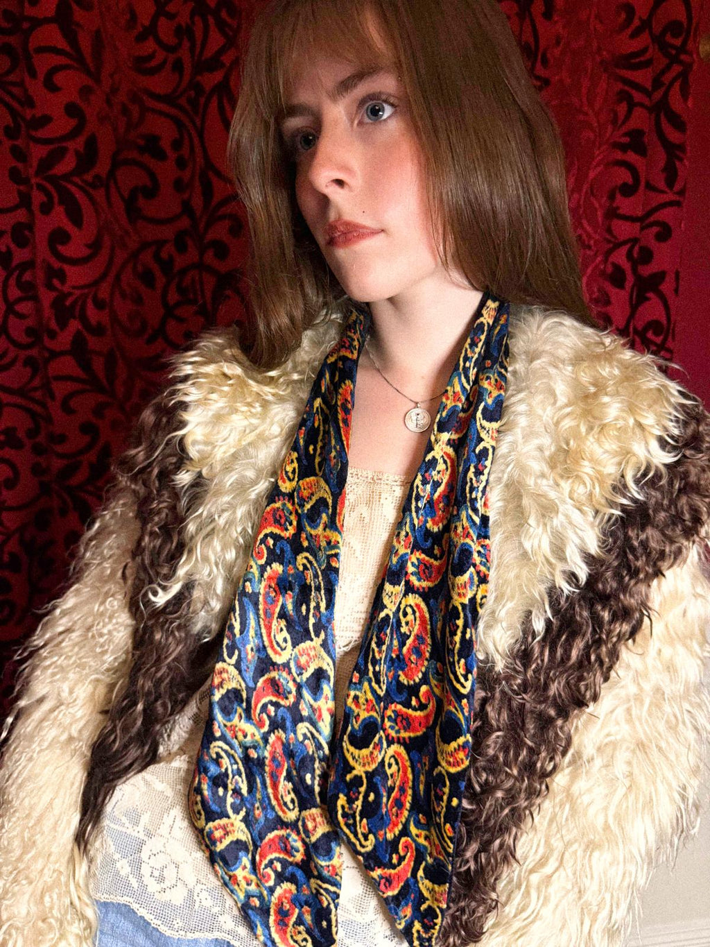 Bedruckter Seidensamt-Halstuch im Krawattenstil aus den 1930er Jahren