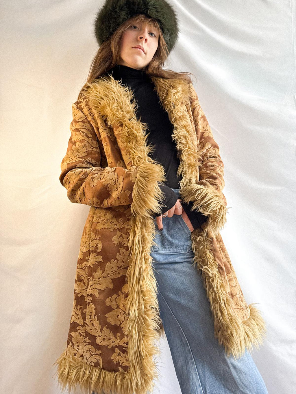 Penny Lane Mantel im afghanischen Brokatstil aus den 1970er Jahren mit Kunstpelzbesatz