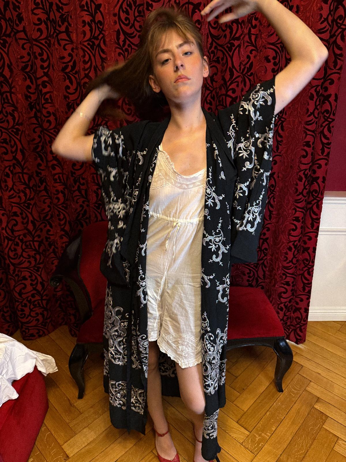 Antique 1920s/30s Embroidered Robe/Kimono