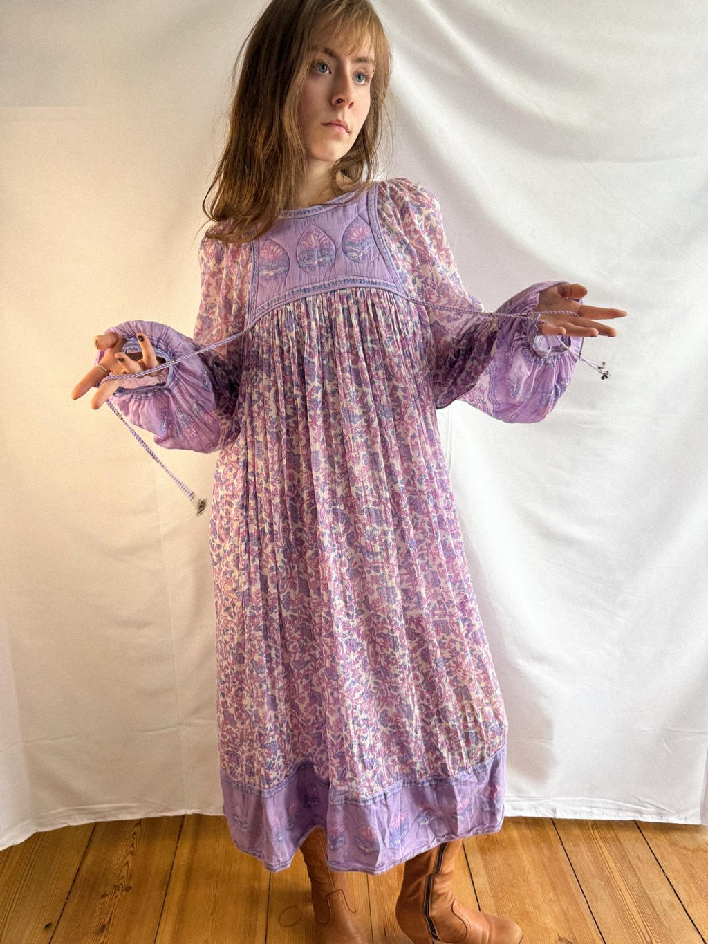 Lavendelfarbenes indisches Baumwollgaze-Kleid aus den 1970er Jahren mit gesteppter Passe