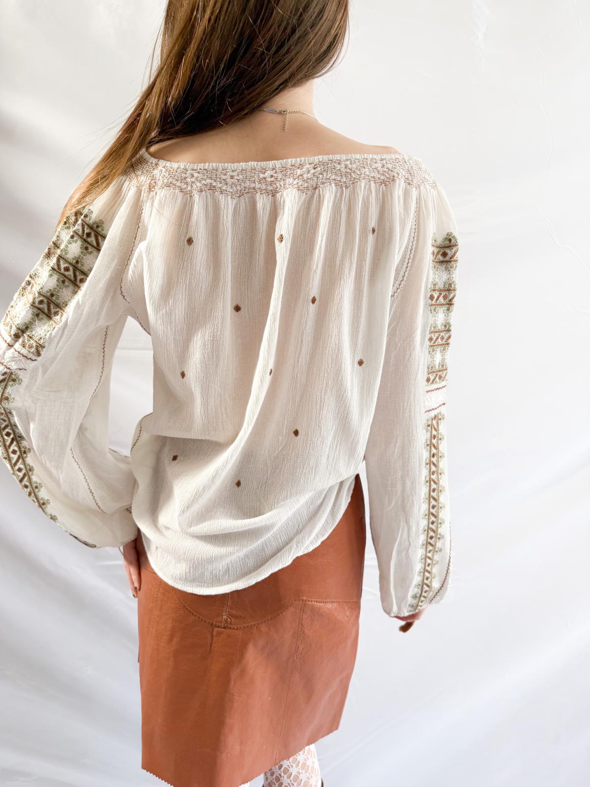 Handbestickte Volksbluse aus den 1940ern – Vintage-Bauernoberteil aus cremefarbener Baumwollgaze