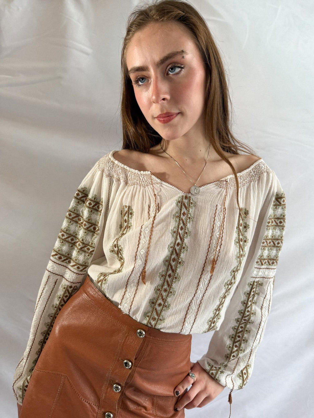 1940s Hand-Embroidered Folk Blouse – Vintage Cream Cotton Cheesecloth Peasant Top