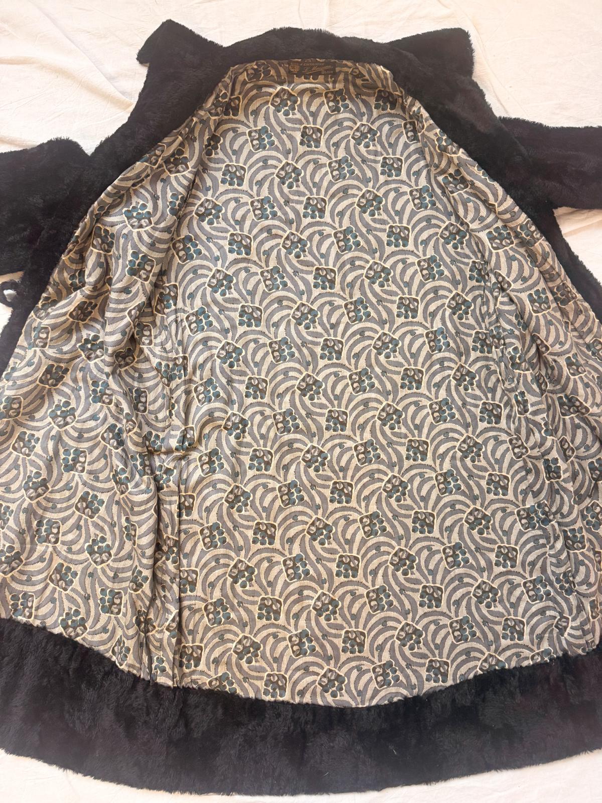 1920s French Black Plush Velvet Cocoon Coat – L. Musseau, Blois