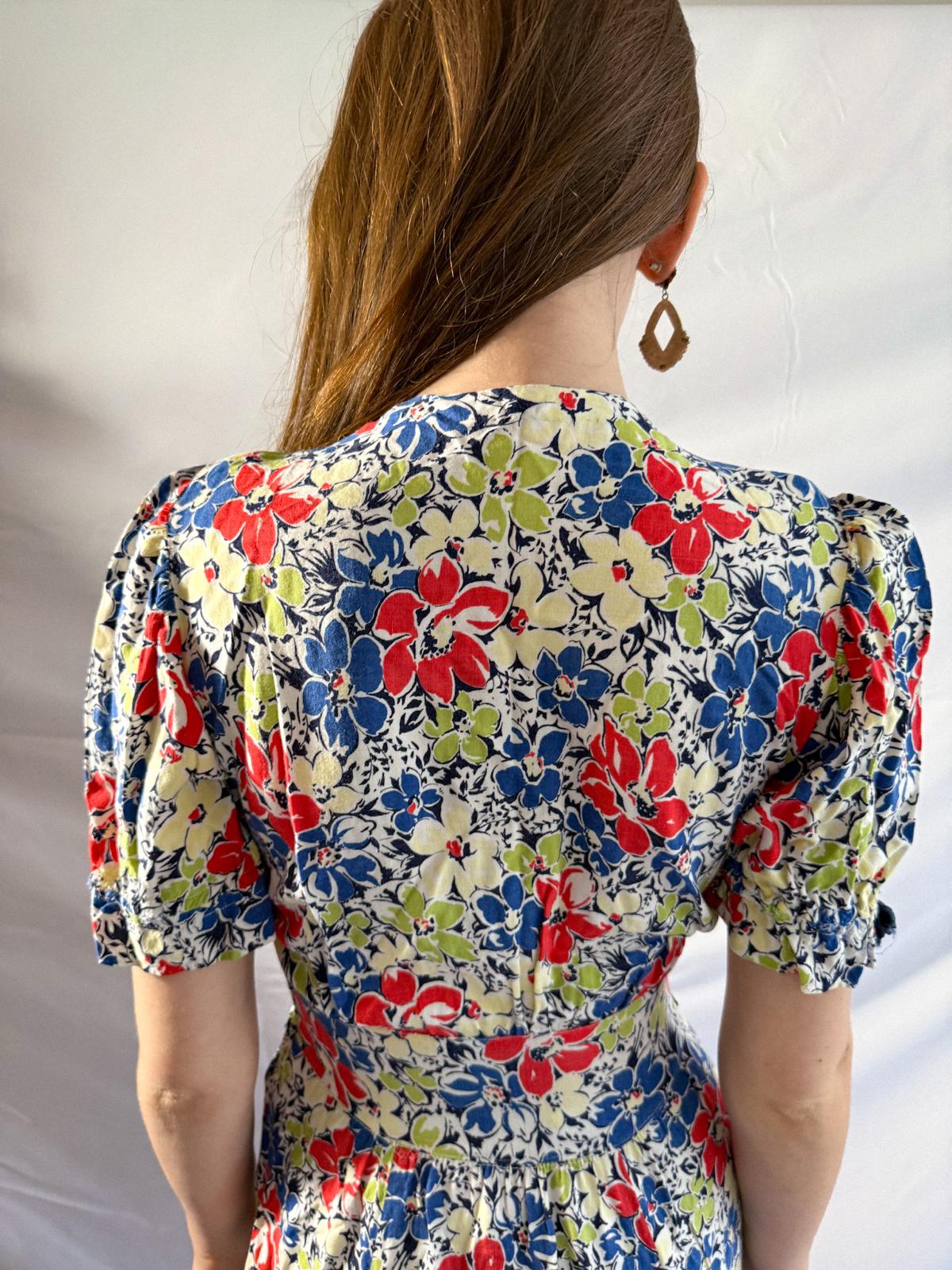 Geblümtes Baumwoll-Teekleid aus den 1940er Jahren