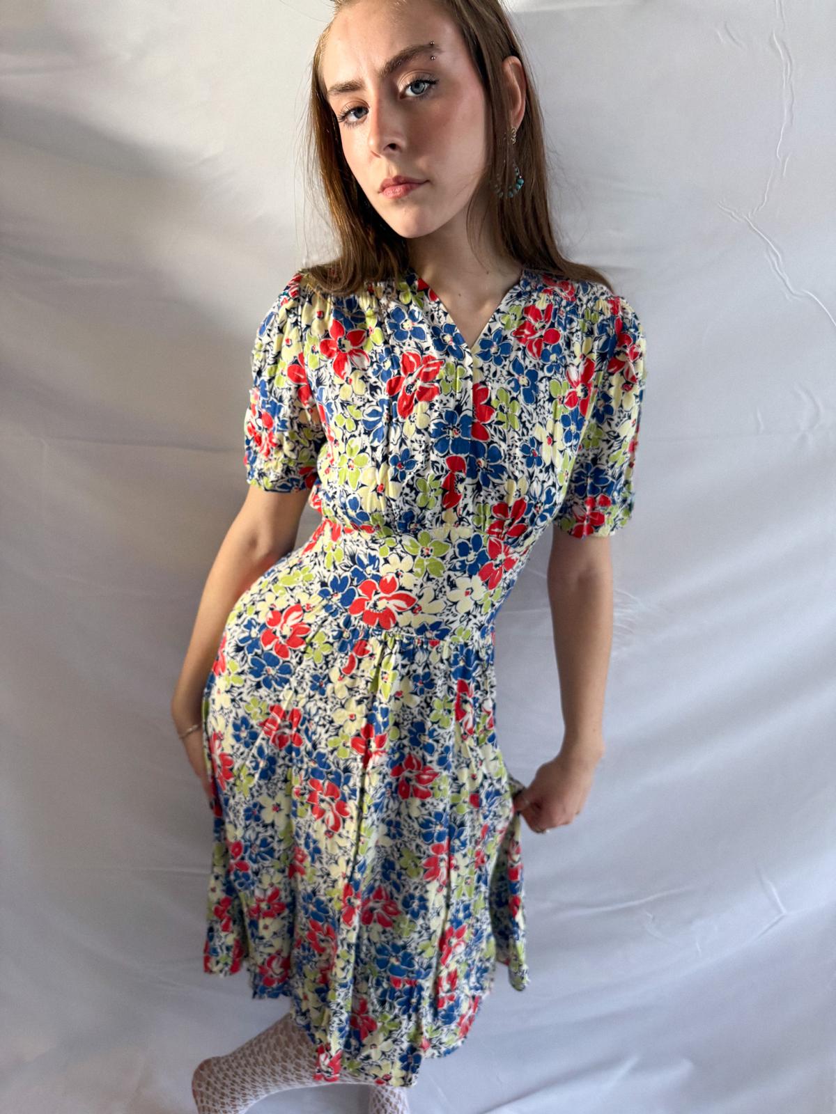 Geblümtes Baumwoll-Teekleid aus den 1940er Jahren