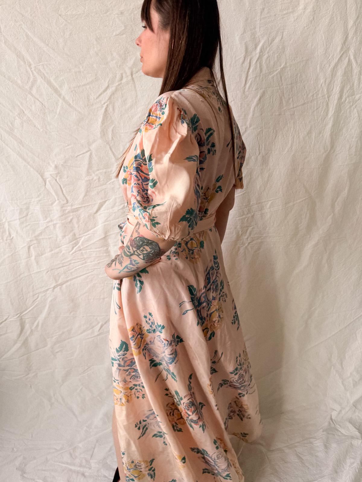 1930s Floral Rayon Taffeta Hostess Gown / Housecoat