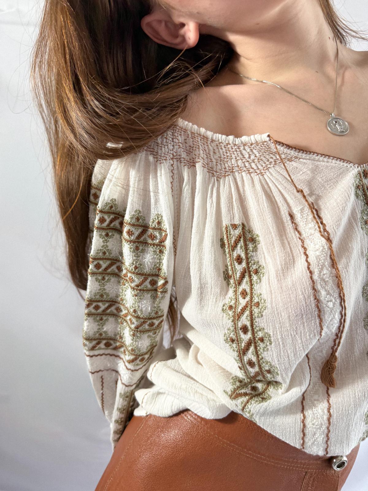 Handbestickte Volksbluse aus den 1940ern – Vintage-Bauernoberteil aus cremefarbener Baumwollgaze