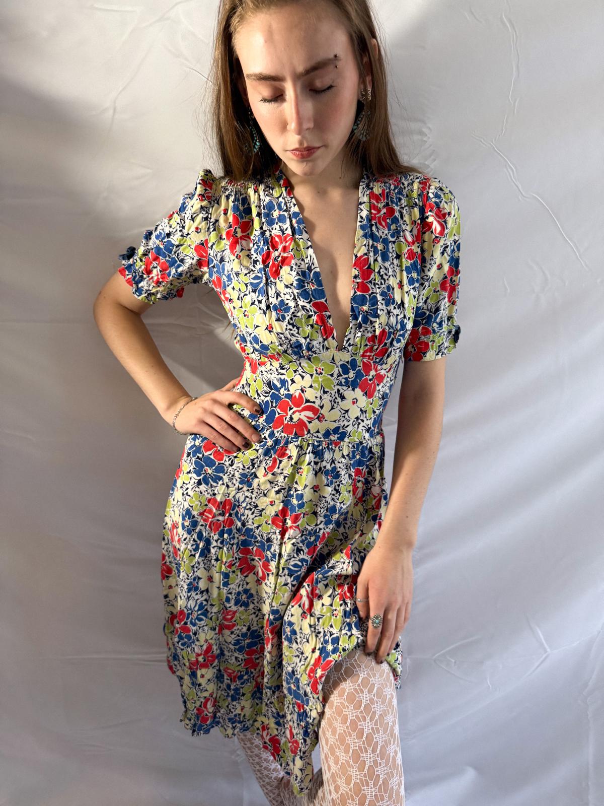 Geblümtes Baumwoll-Teekleid aus den 1940er Jahren