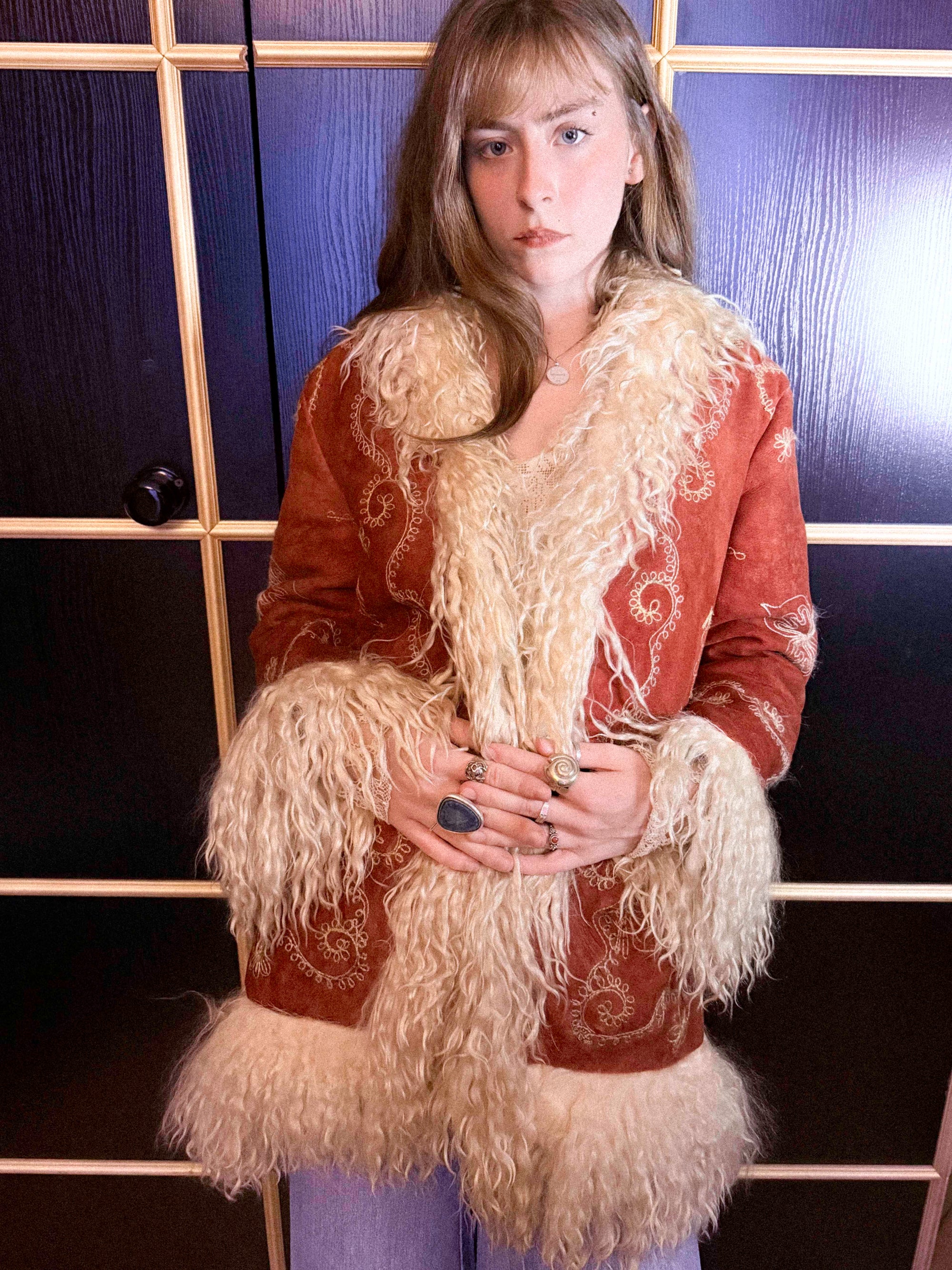 Seltener Penny Lane Mantel aus afghanischem Wildleder und Lammfell aus den 1960er Jahren – Tomatenrot mit cremefarbenen Besätzen