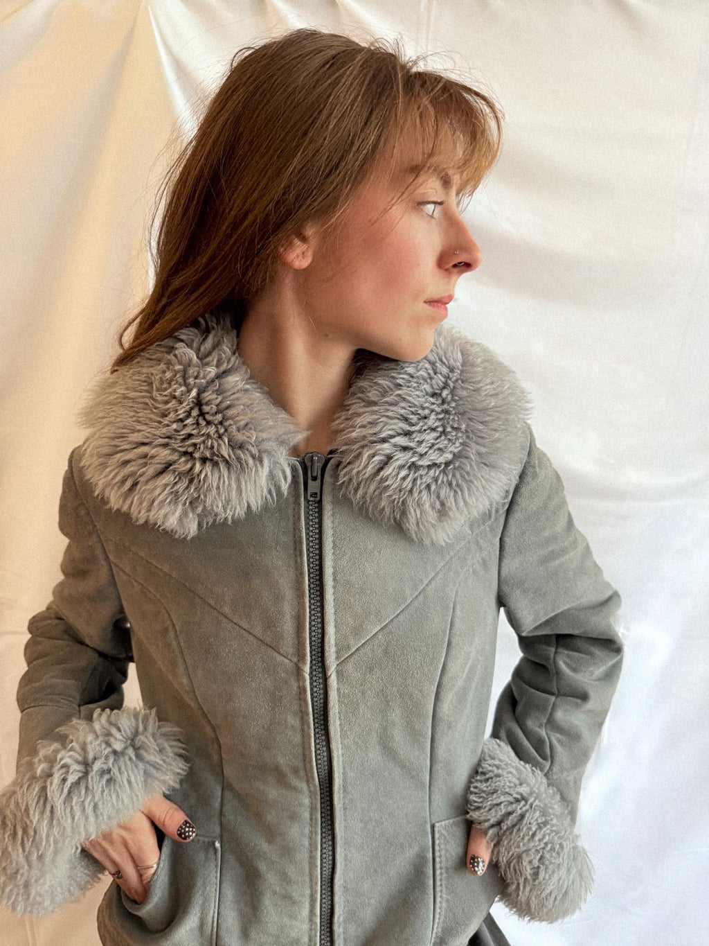 Taubenblaue Wildlederjacke aus den 1970er Jahren mit toskanischem Pelz