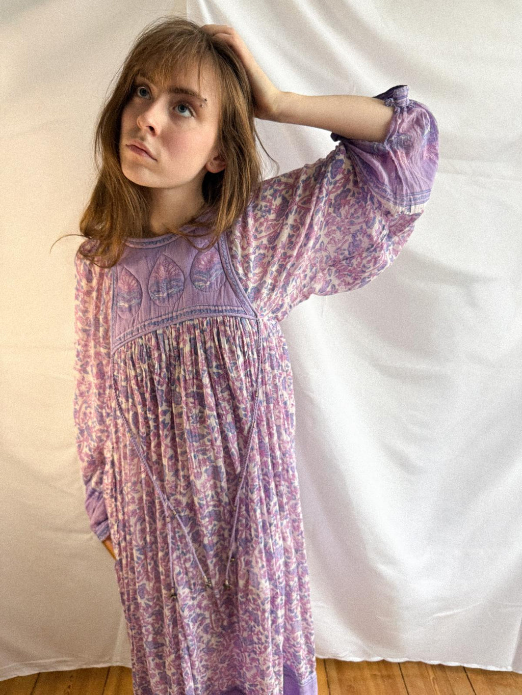 Lavendelfarbenes indisches Baumwollgaze-Kleid aus den 1970er Jahren mit gesteppter Passe