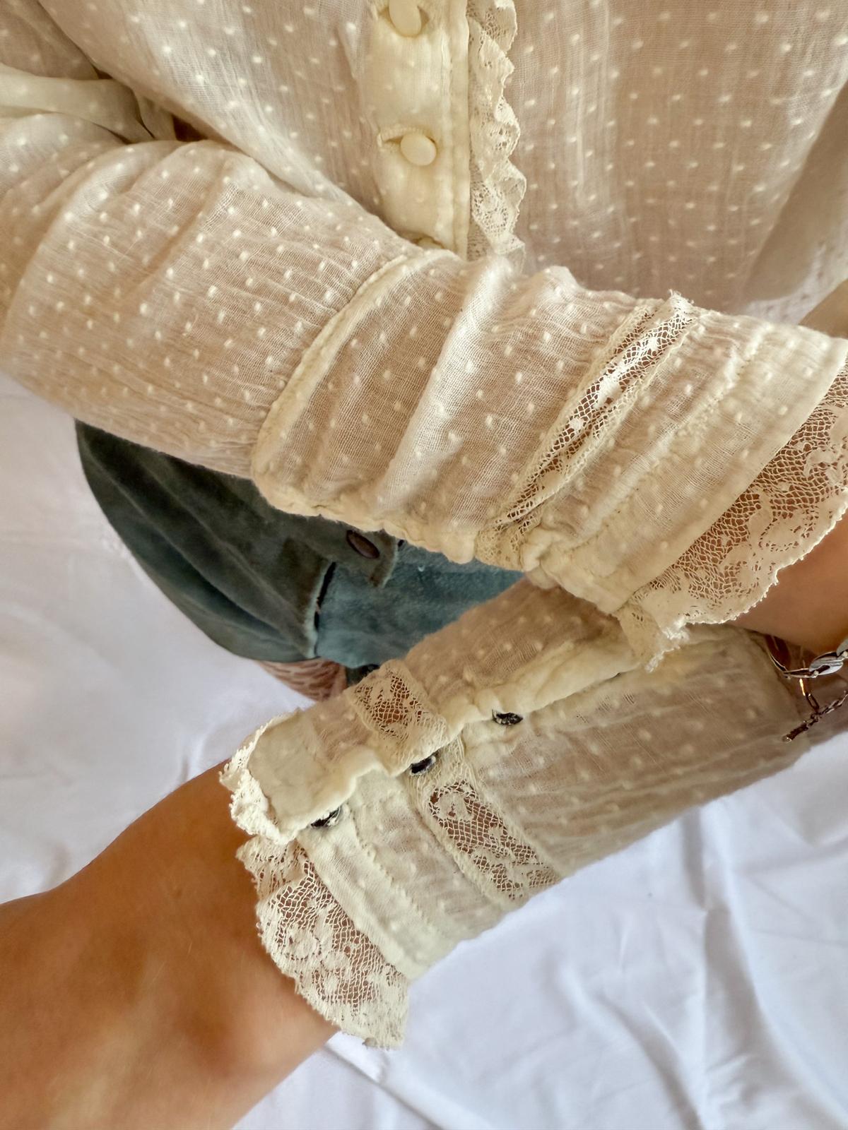 Edwardianische Baumwollbluse mit Schweizer Stickerei und Matrosenkragen