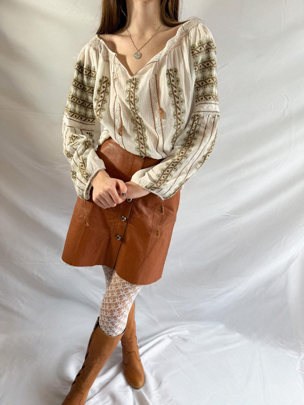 1940s Hand-Embroidered Folk Blouse – Vintage Cream Cotton Cheesecloth Peasant Top