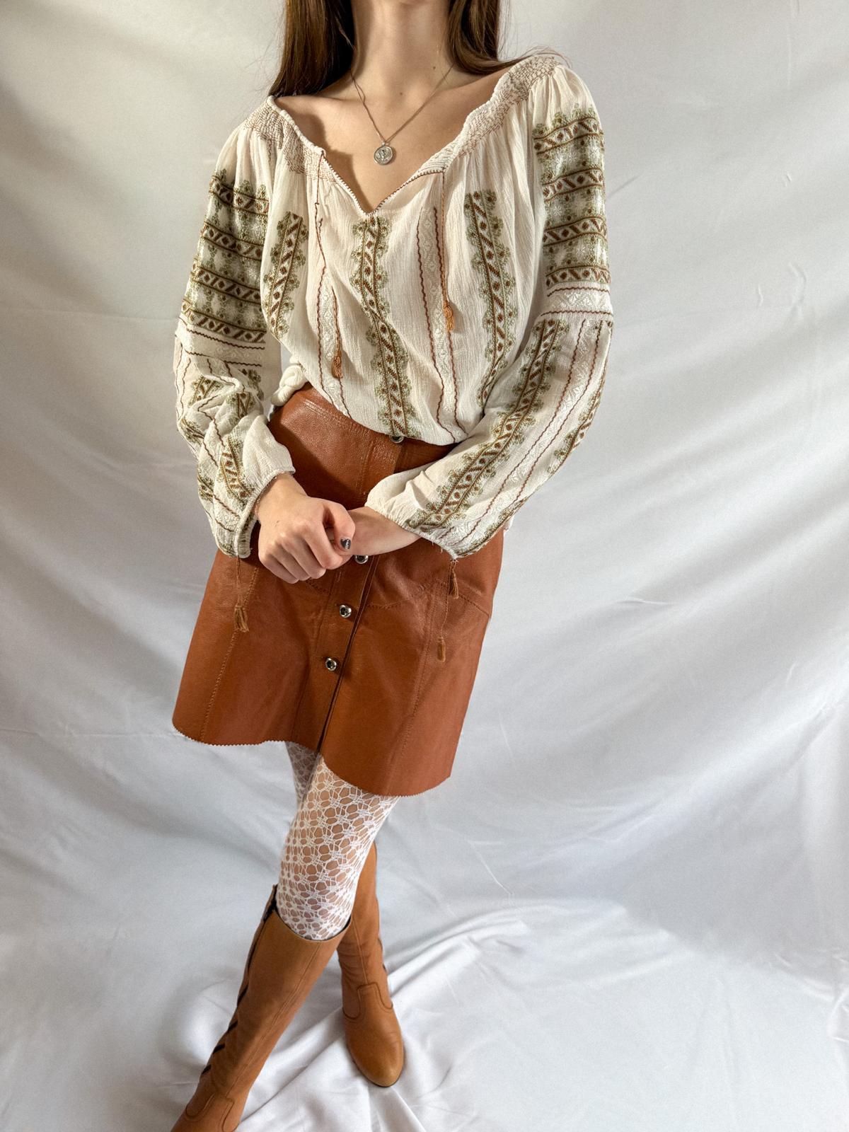 Handbestickte Volksbluse aus den 1940ern – Vintage-Bauernoberteil aus cremefarbener Baumwollgaze