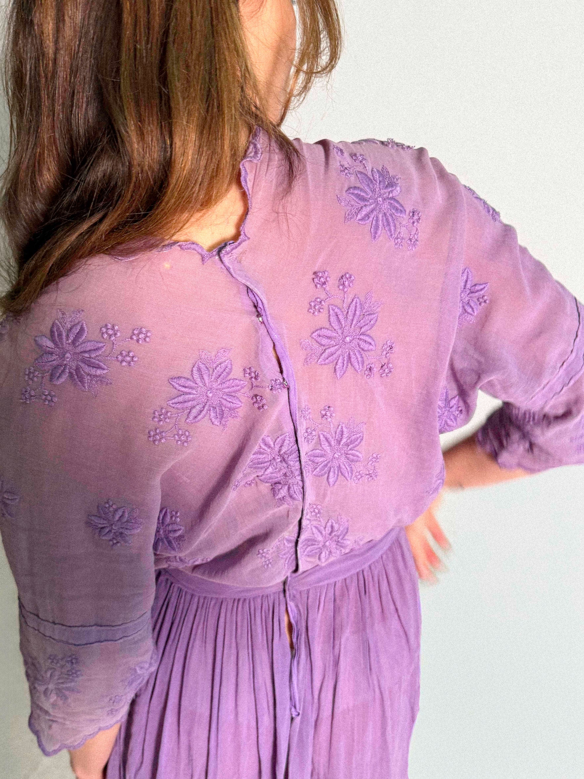 Originales Edwardianisches Kleid, in den 1970er Jahren lila gefärbt