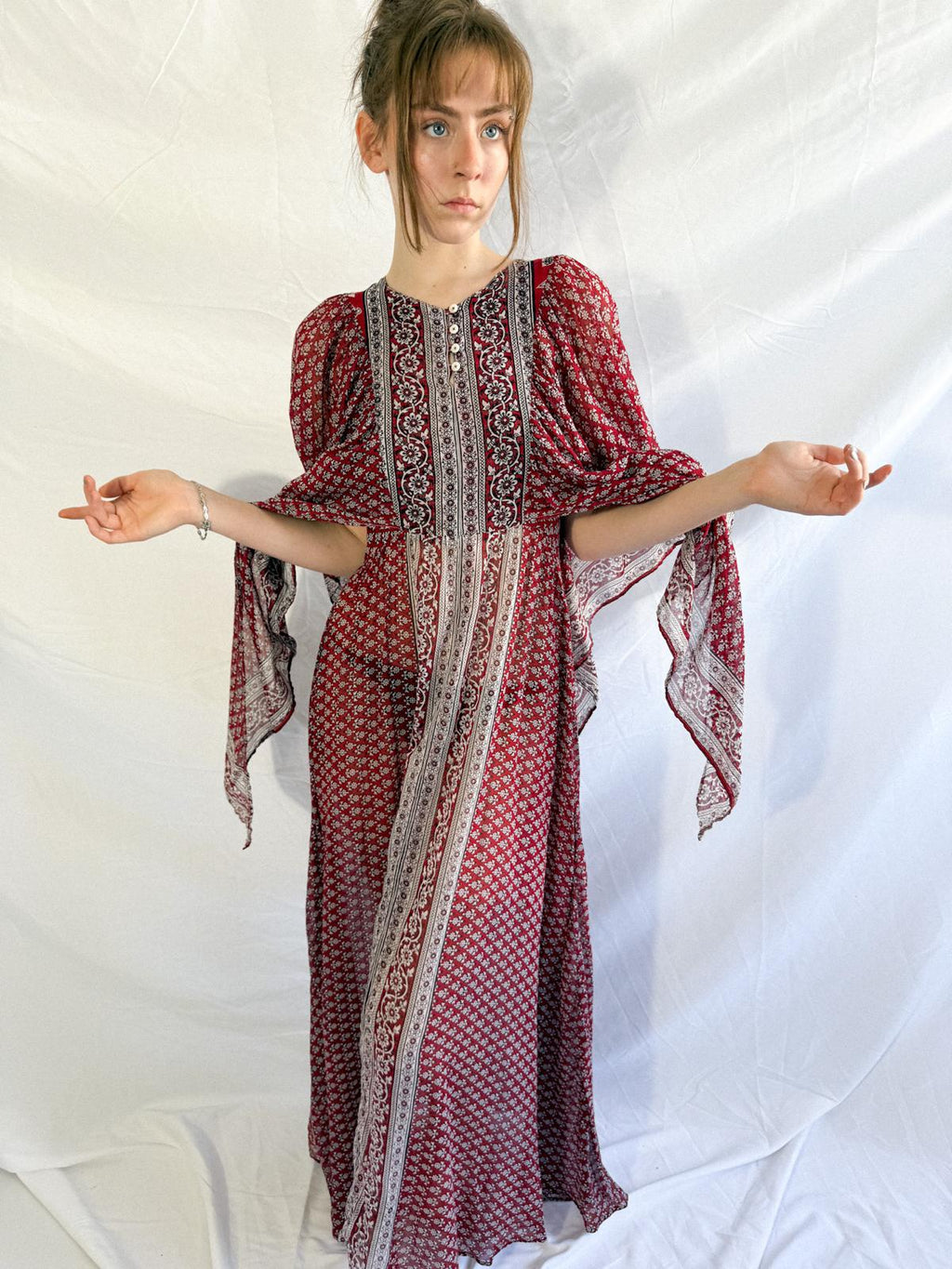 1970er Jahre Baumwollgaze Kaftan Maxikleid mit Engelsflügelärmeln – Unetikettiert Ayesha Davar