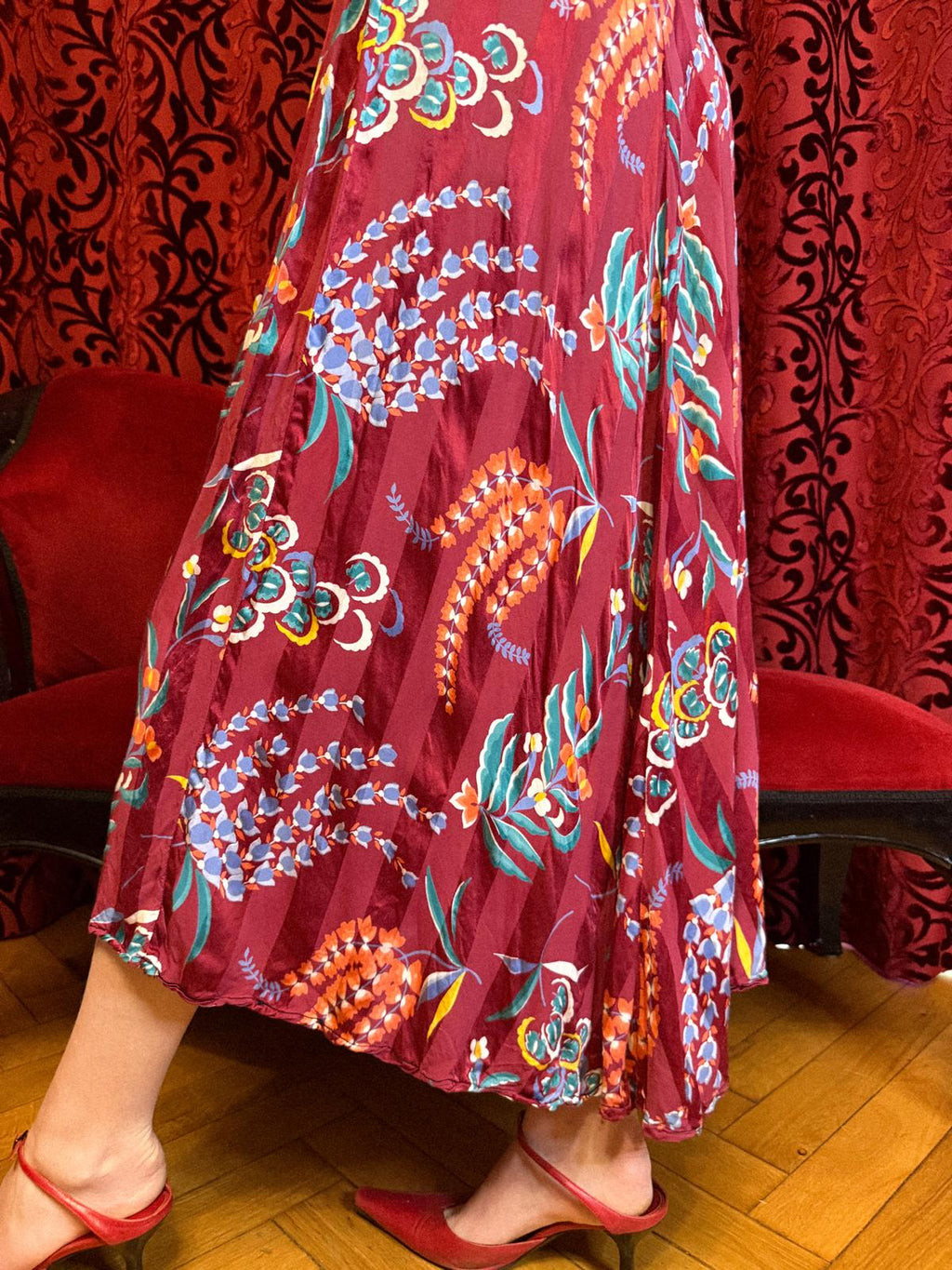 Hauskleid aus Satin mit Reißverschluss aus den 1940er Jahren