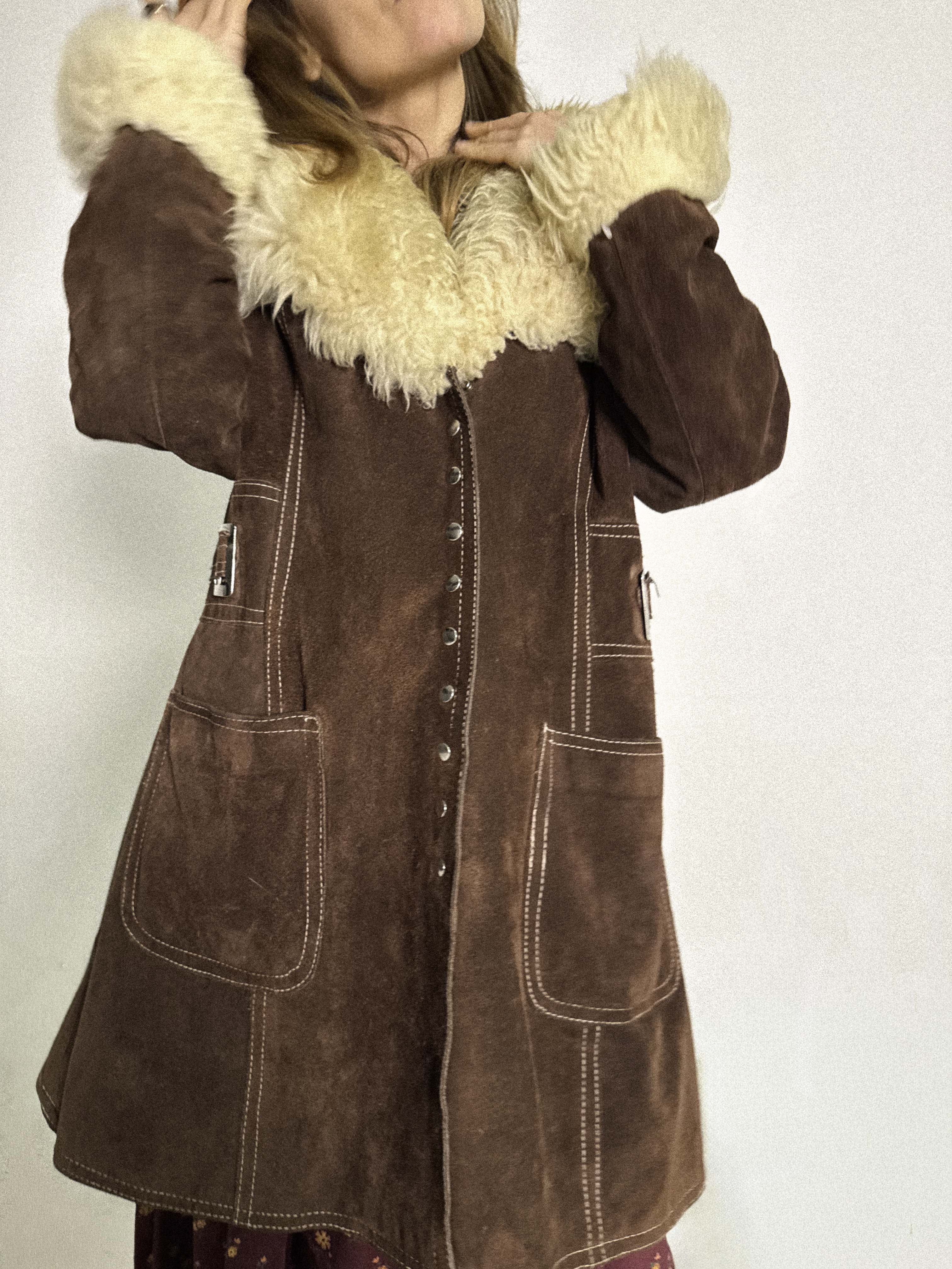 1970s Brown Suede Button-Up Penny Lane Coat with Opulent Sheepskin Collar
