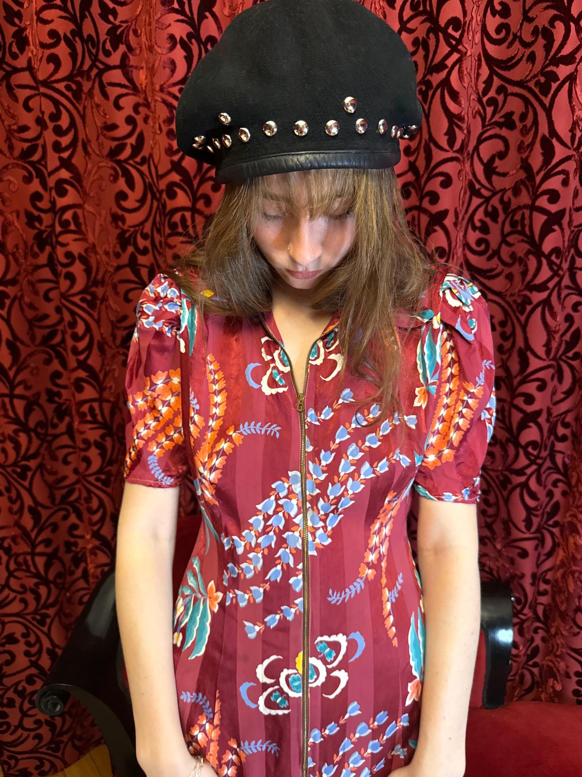 Hauskleid aus Satin mit Reißverschluss aus den 1940er Jahren