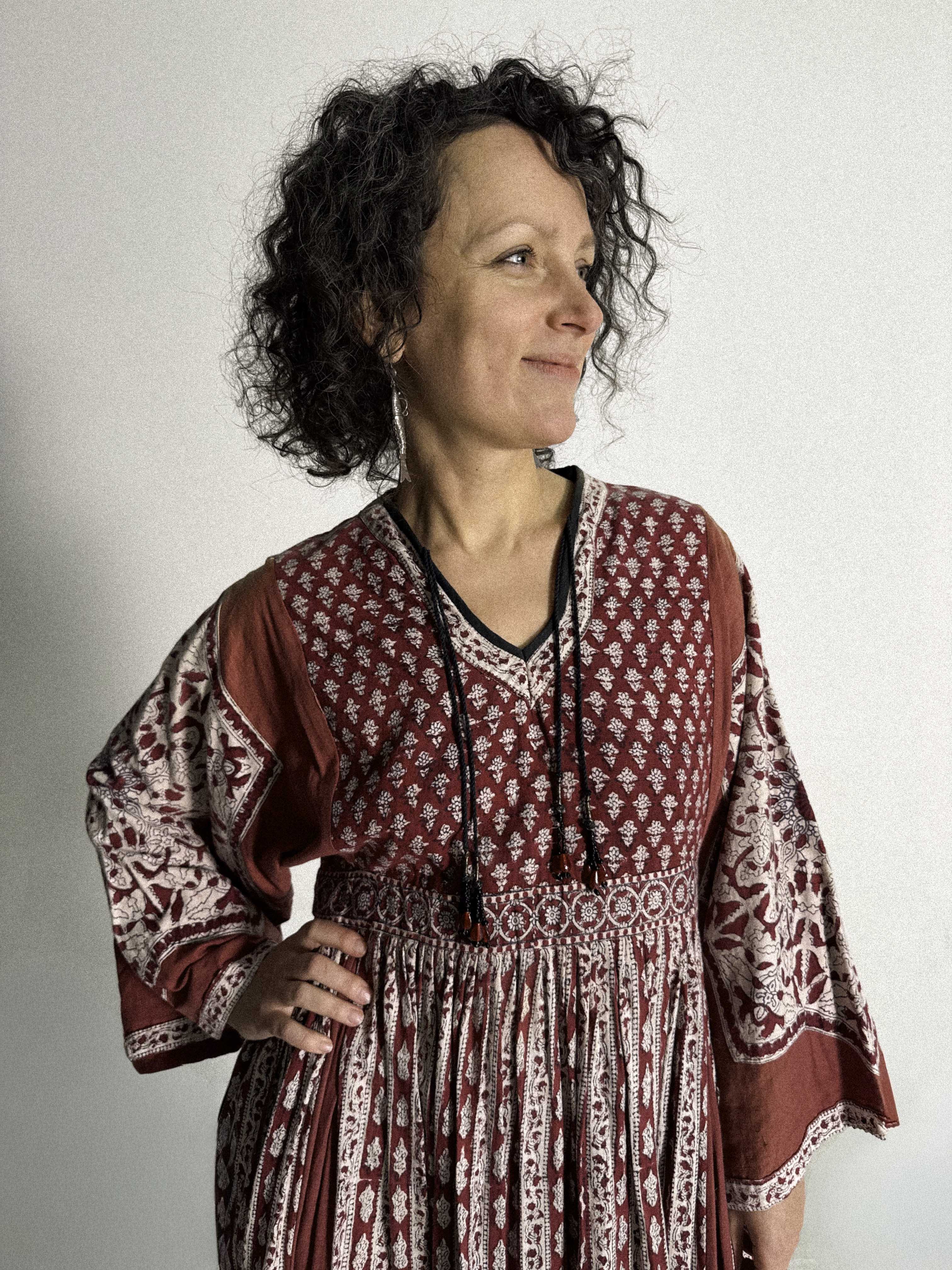 Blockdruckkleid aus den 1970er Jahren mit Engelsärmeln