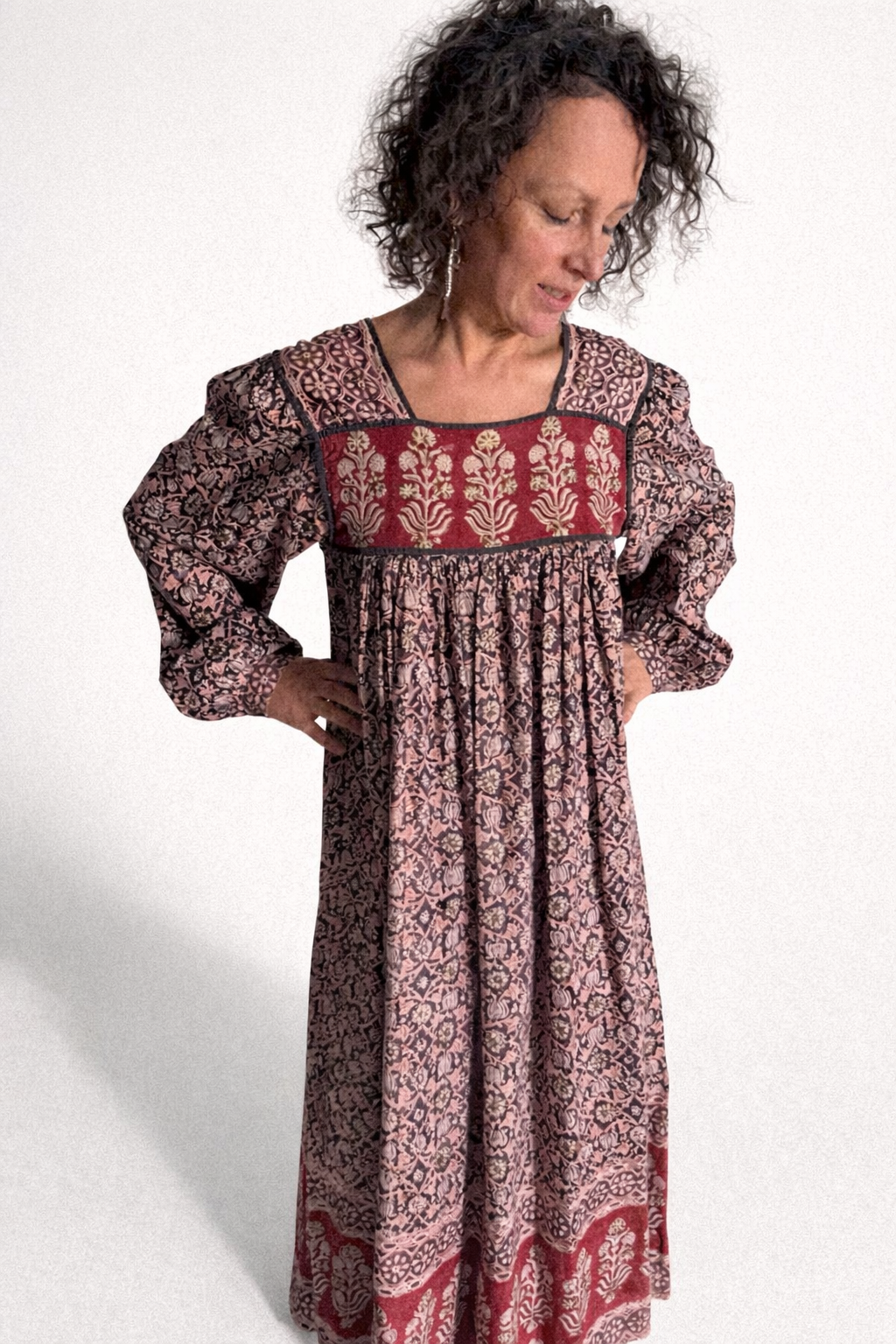 Indisches Baumwollkleid mit Blockdruck aus den 1970er Jahren und Empire-Schnitt