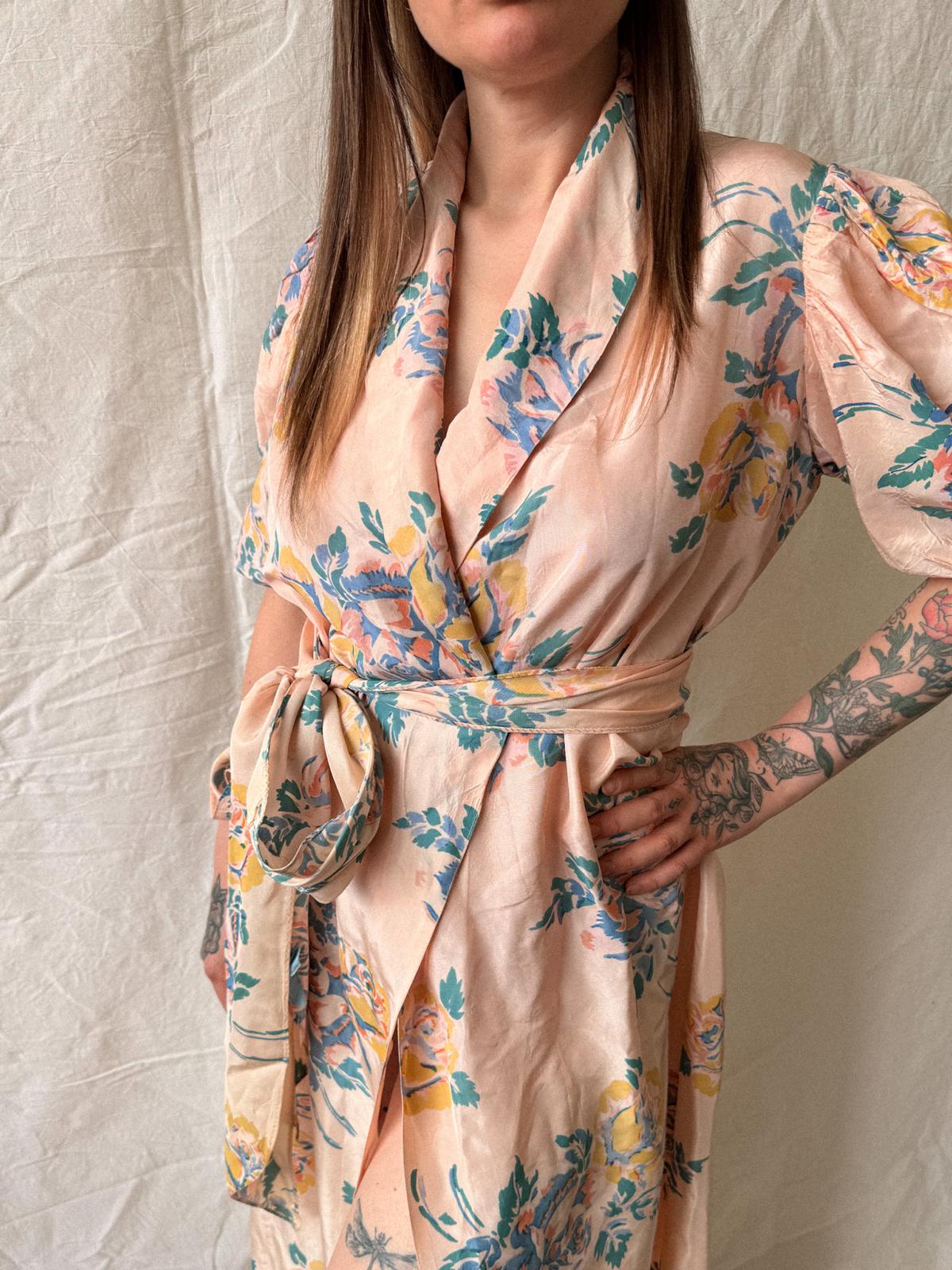 1930s Floral Rayon Taffeta Hostess Gown / Housecoat