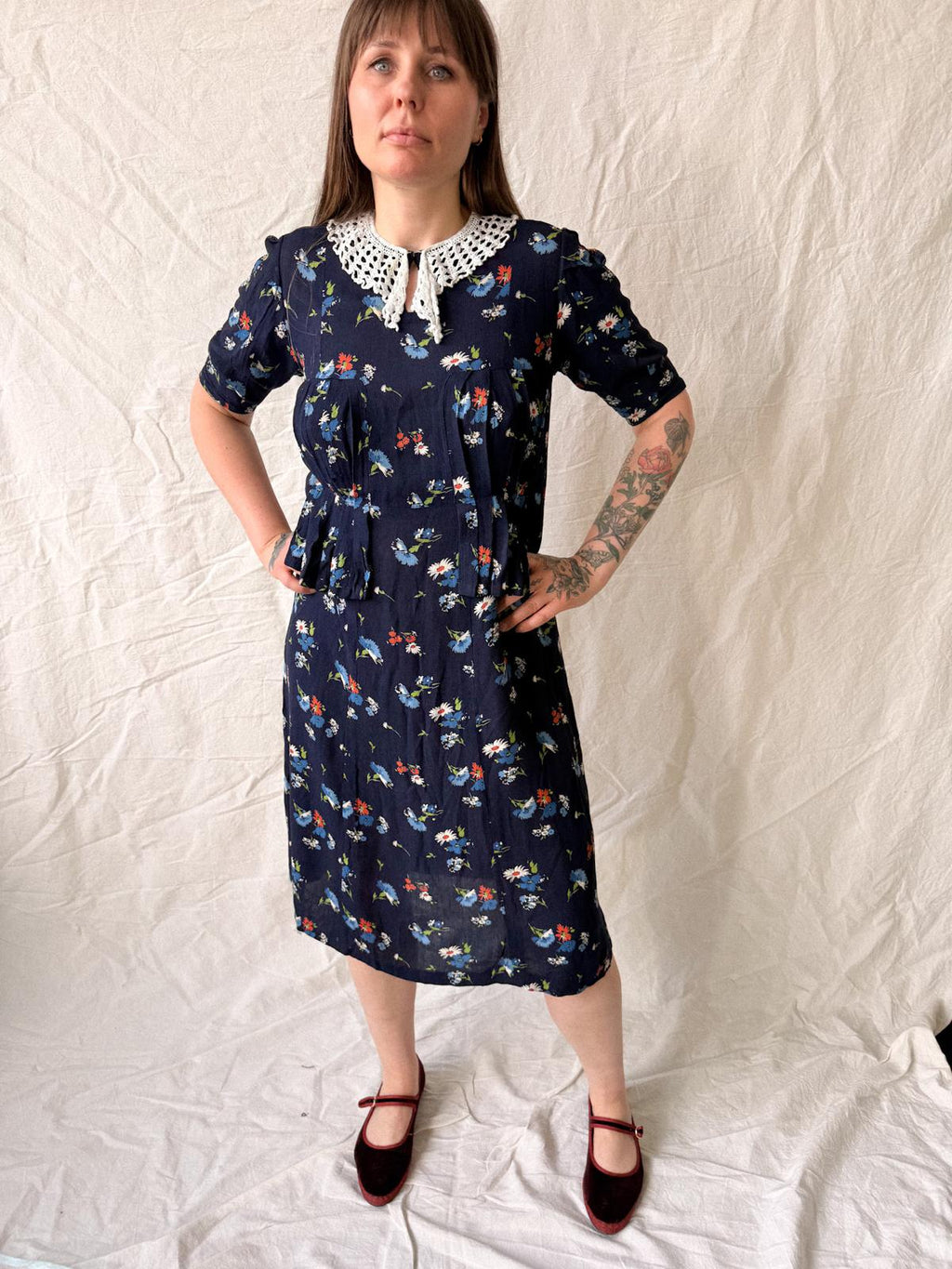 Late 1930s Floral Rayon Crepe Teadress with Crochet Collar