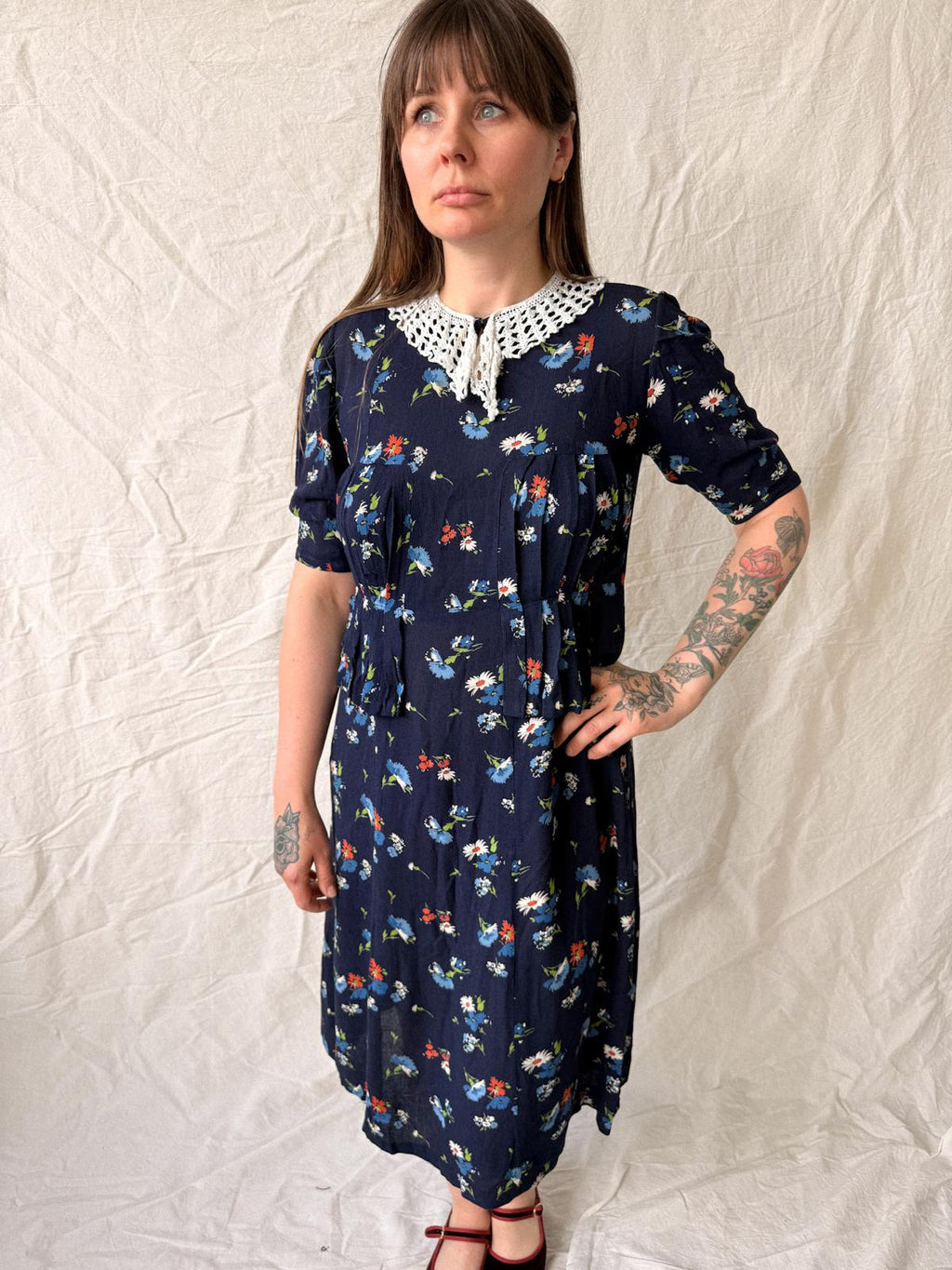Late 1930s Floral Rayon Crepe Teadress with Crochet Collar