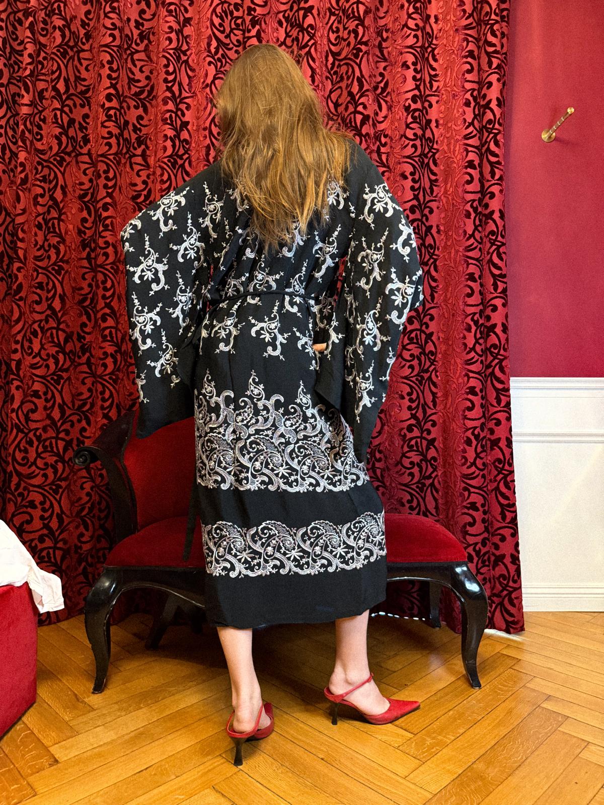 Antique 1920s/30s Embroidered Robe/Kimono