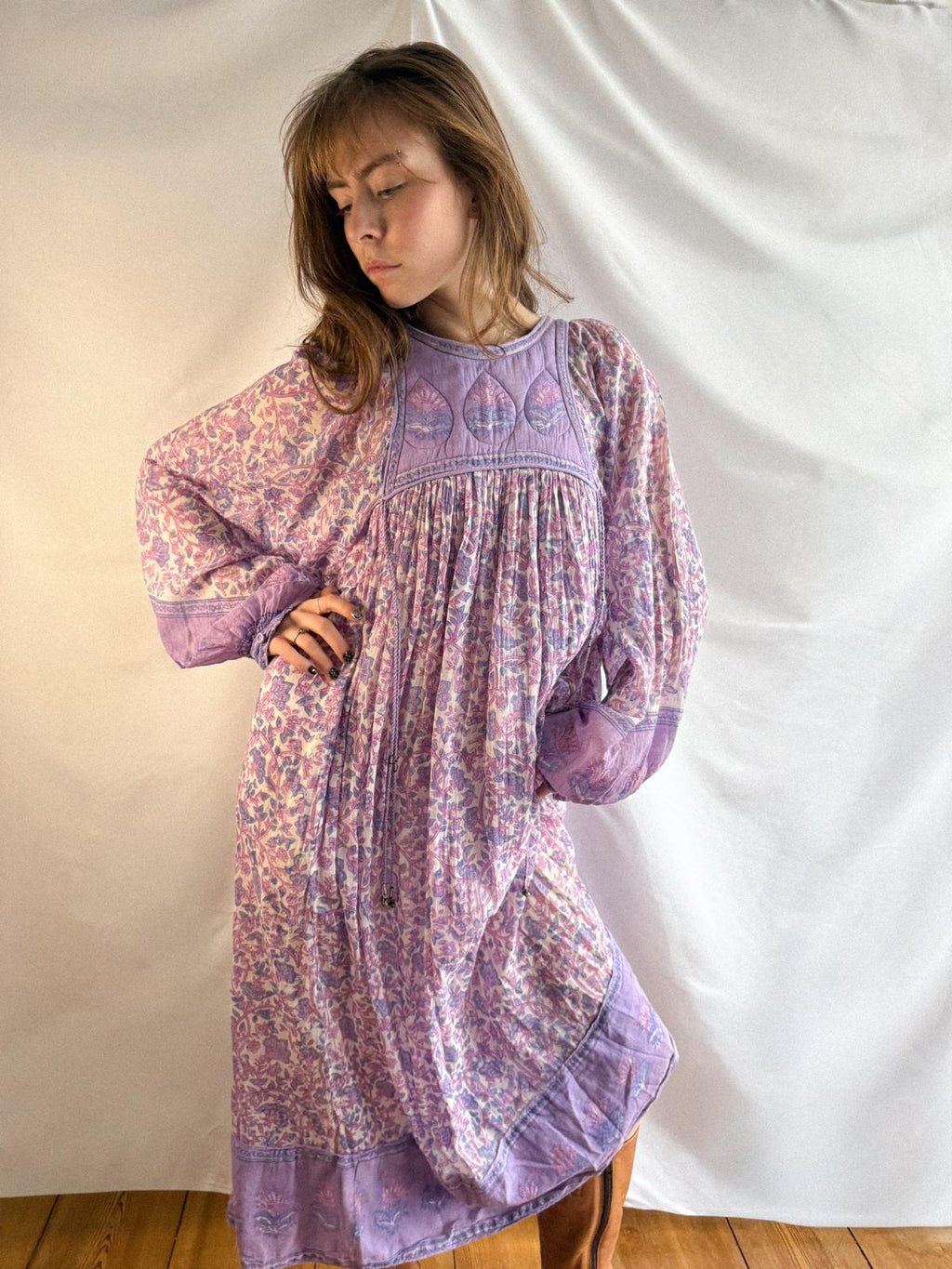 Lavendelfarbenes indisches Baumwollgaze-Kleid aus den 1970er Jahren mit gesteppter Passe