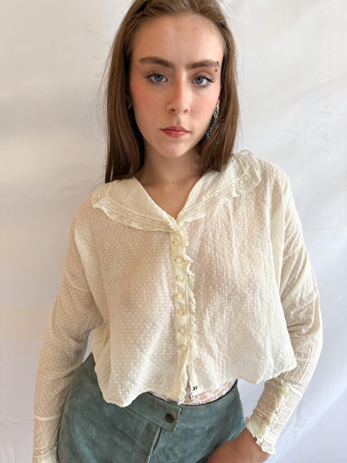 Edwardianische Baumwollbluse mit Schweizer Stickerei und Matrosenkragen