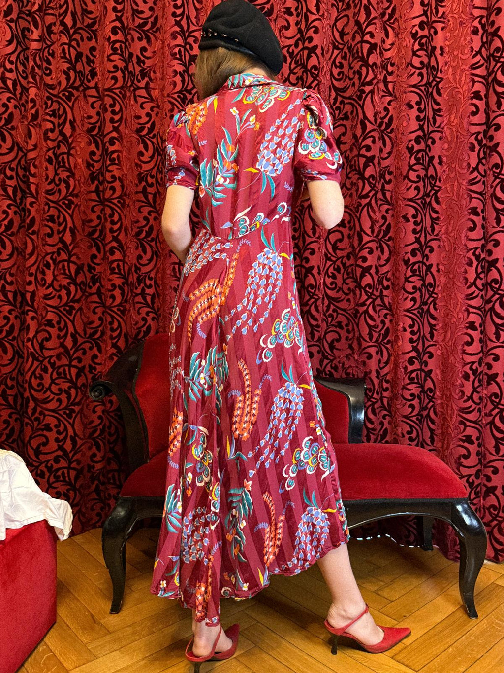 Hauskleid aus Satin mit Reißverschluss aus den 1940er Jahren