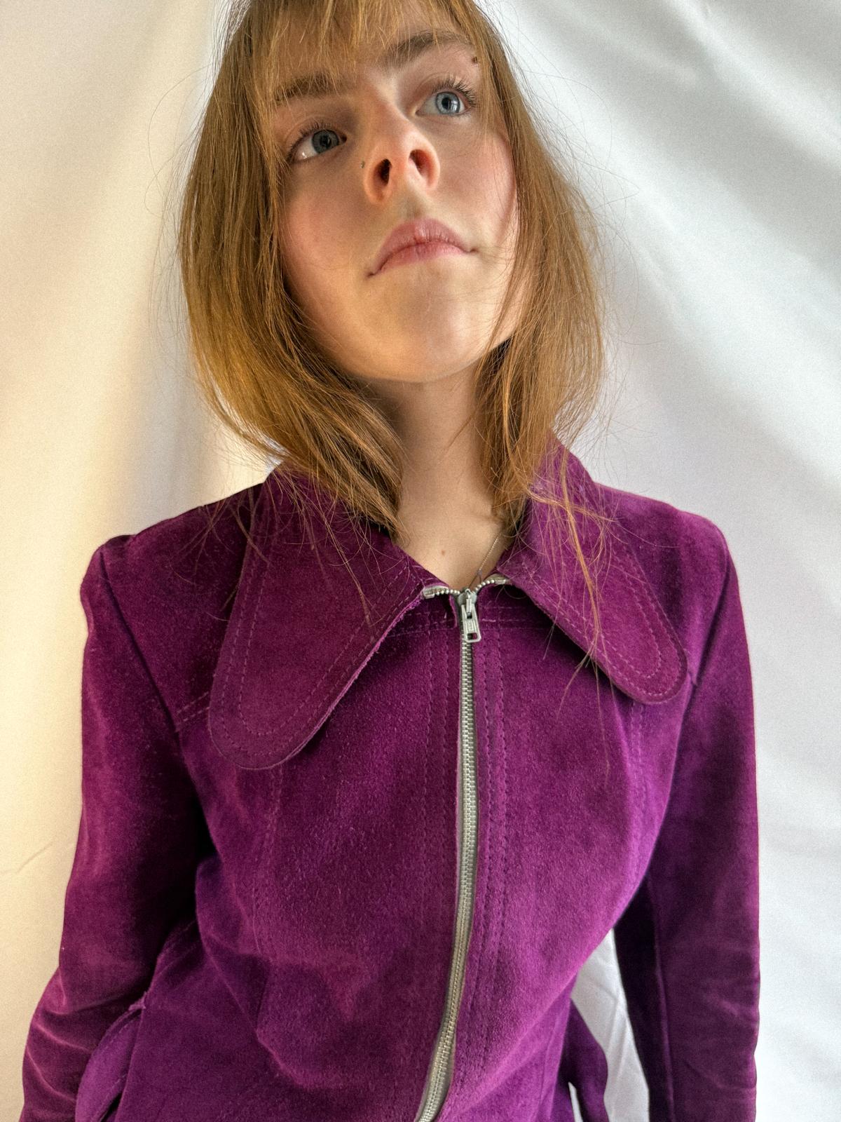 Royal Amethyst Wildlederjacke aus den 1970er Jahren mit Dolchkragen