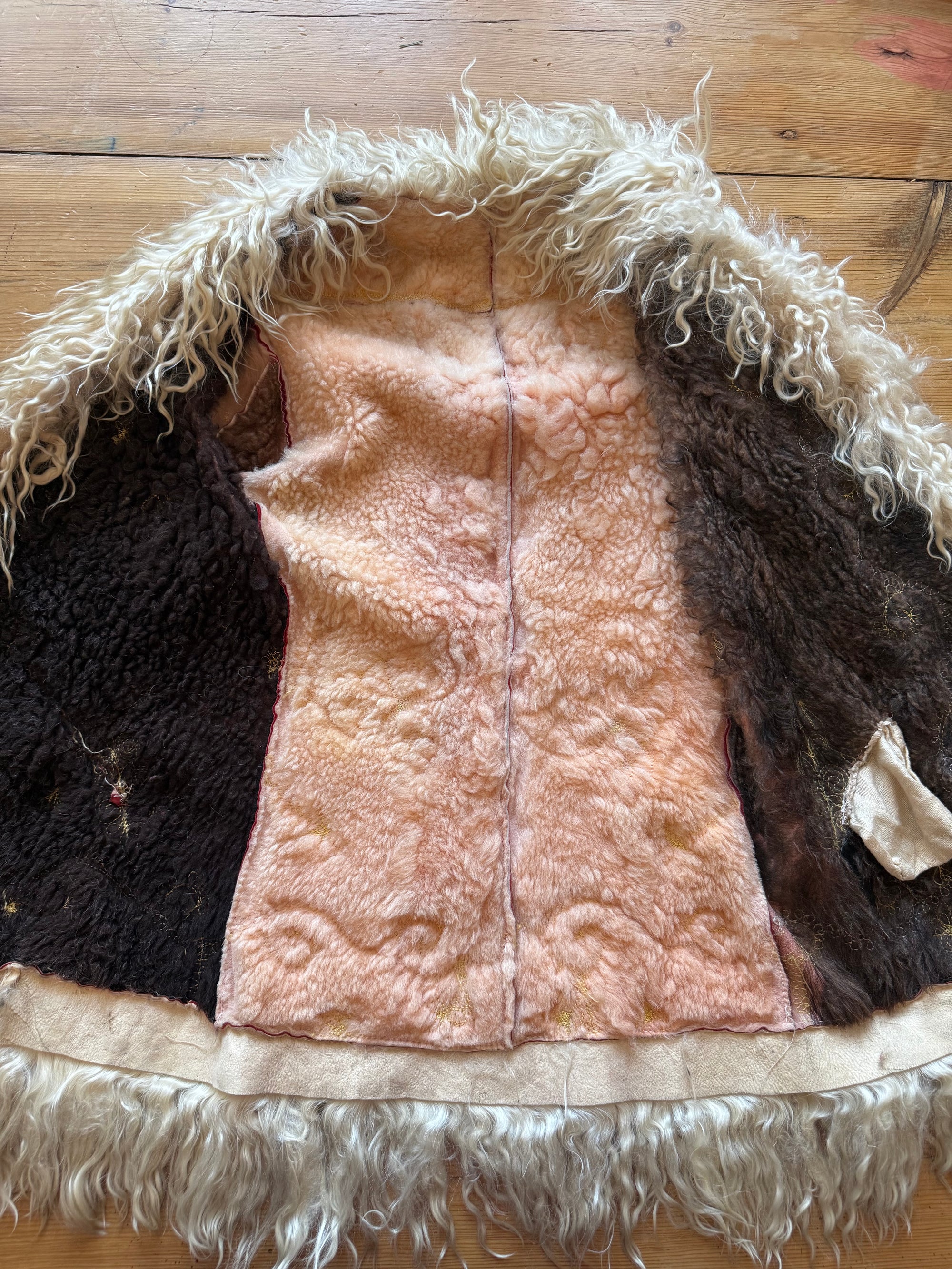 Seltener Penny Lane Mantel aus afghanischem Wildleder und Lammfell aus den 1960er Jahren – Tomatenrot mit cremefarbenen Besätzen