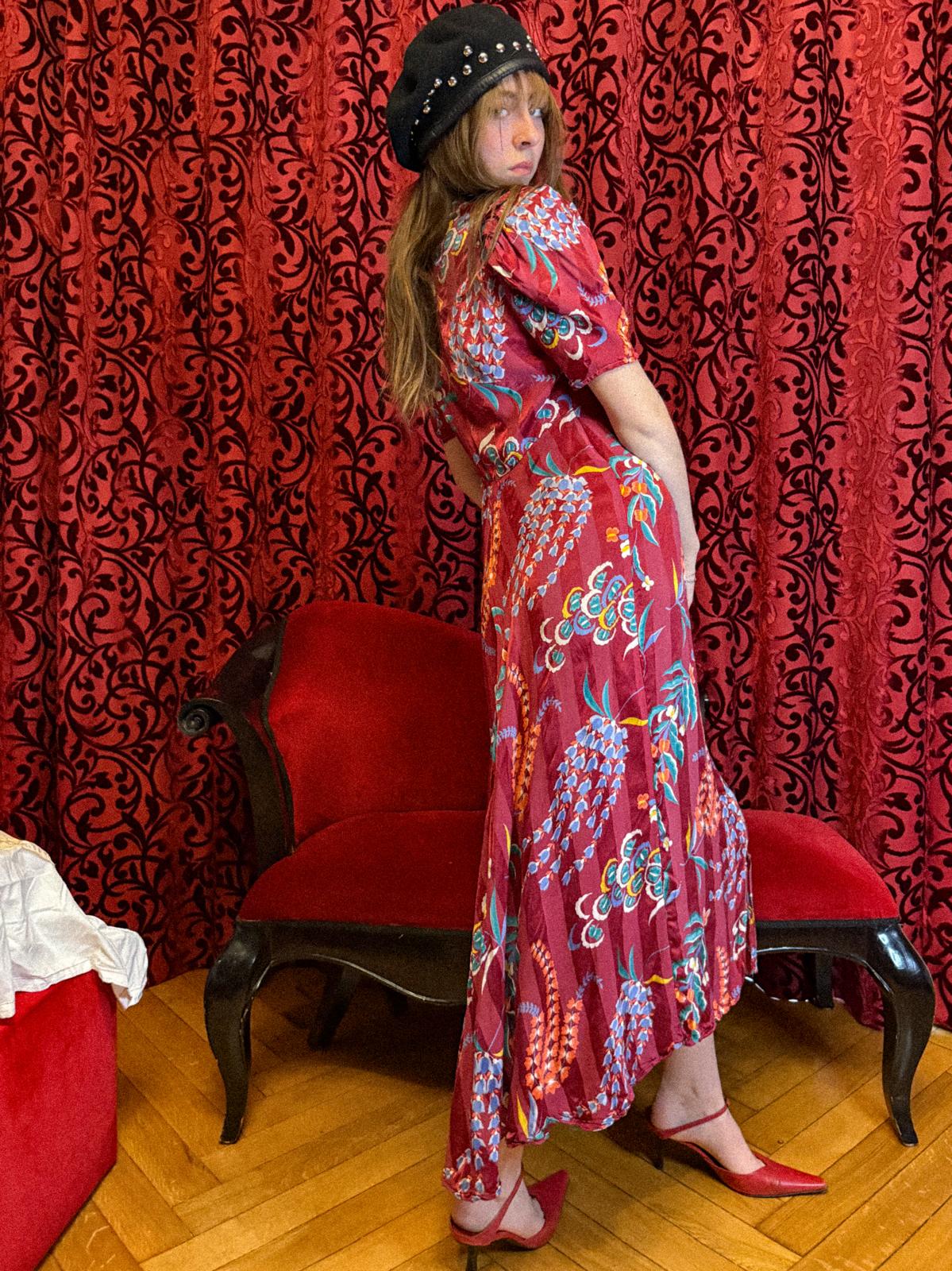 Hauskleid aus Satin mit Reißverschluss aus den 1940er Jahren