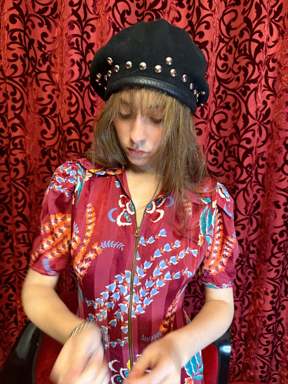 Hauskleid aus Satin mit Reißverschluss aus den 1940er Jahren