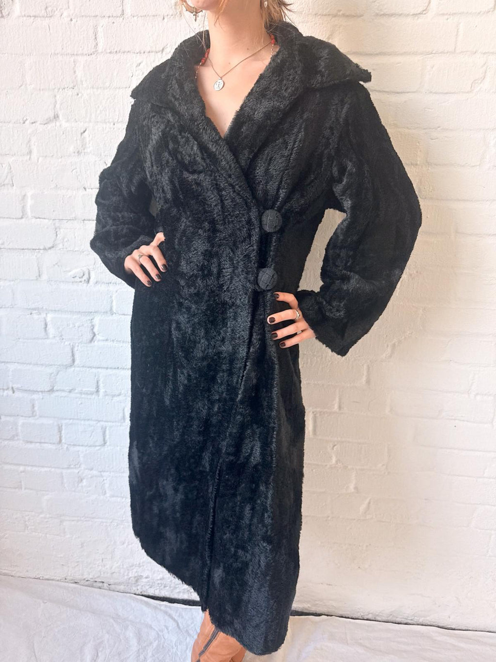 1920s French Black Plush Velvet Cocoon Coat – L. Musseau, Blois