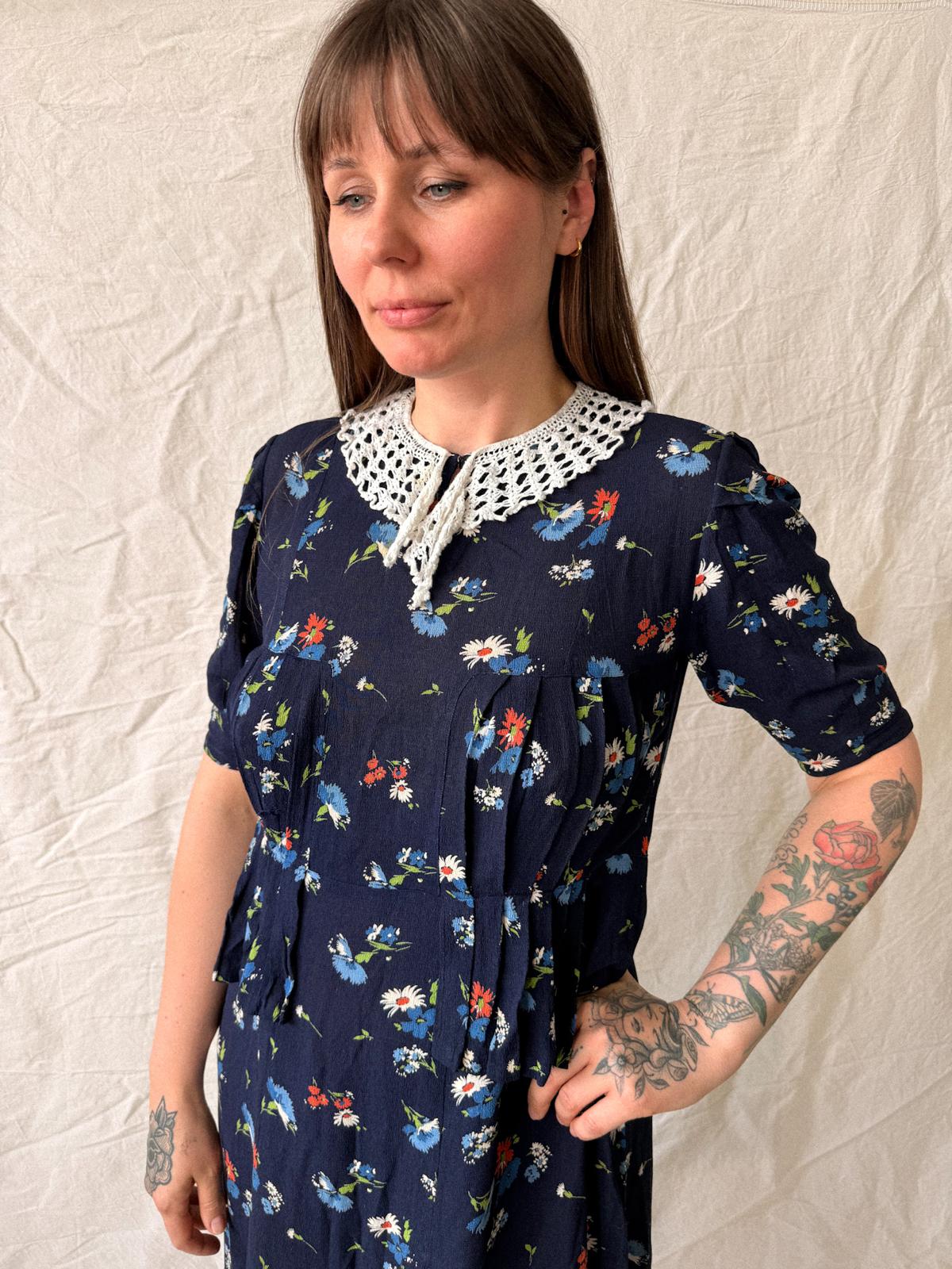 Late 1930s Floral Rayon Crepe Teadress with Crochet Collar