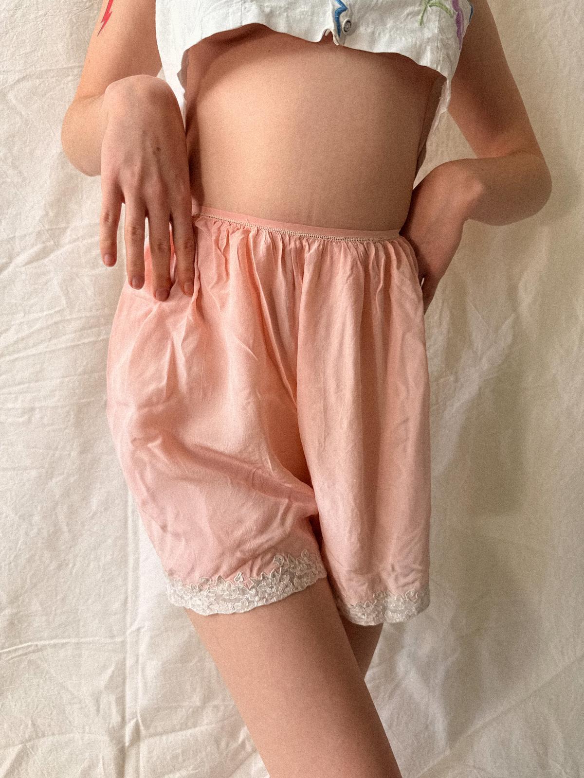 1920s Salmon Pink Silk Boudoir Bloomers / Jazz Pants with Lace Trim – Monogrammed French Lingerie Shorts