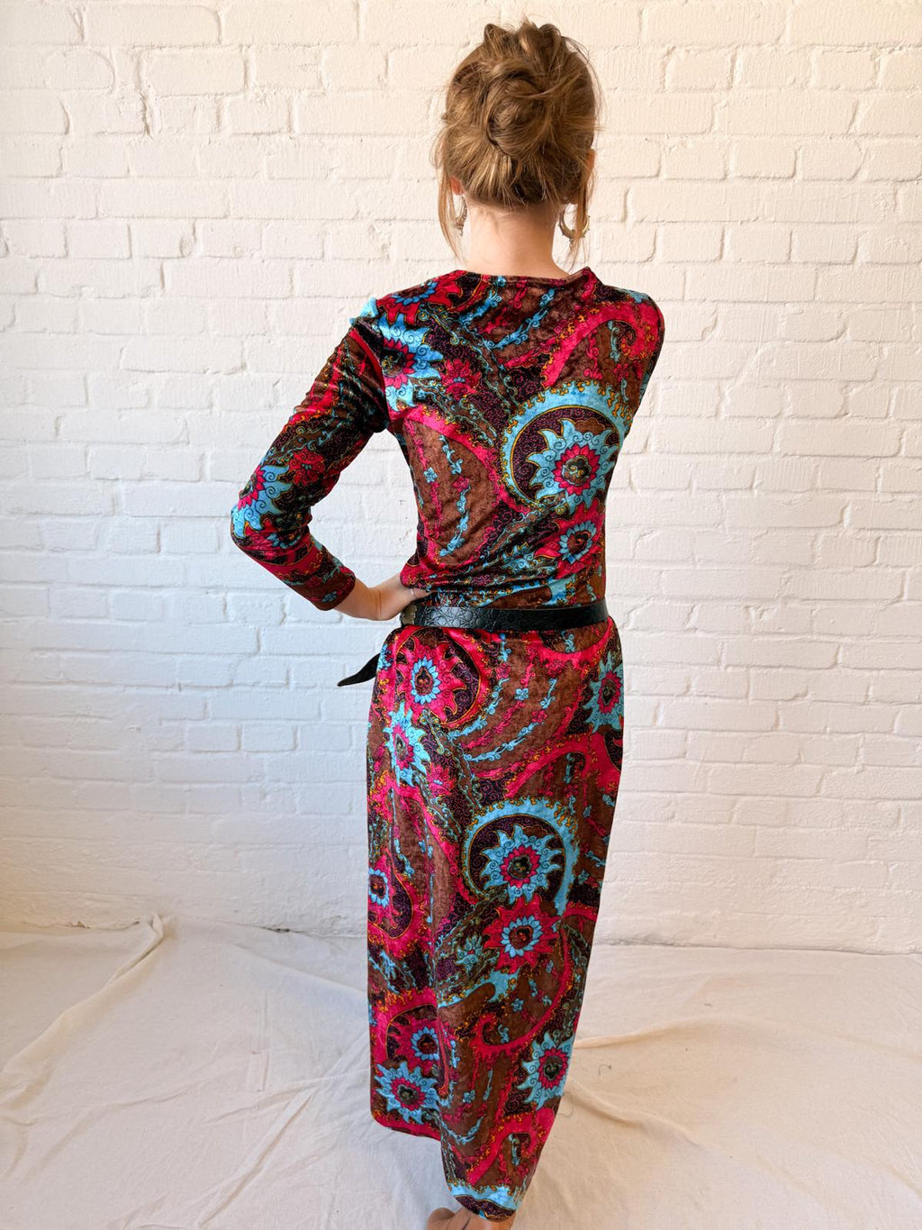 1970s Psychedelic Crushed Velvet Maxi Dress – Pink, Turquoise & Brown