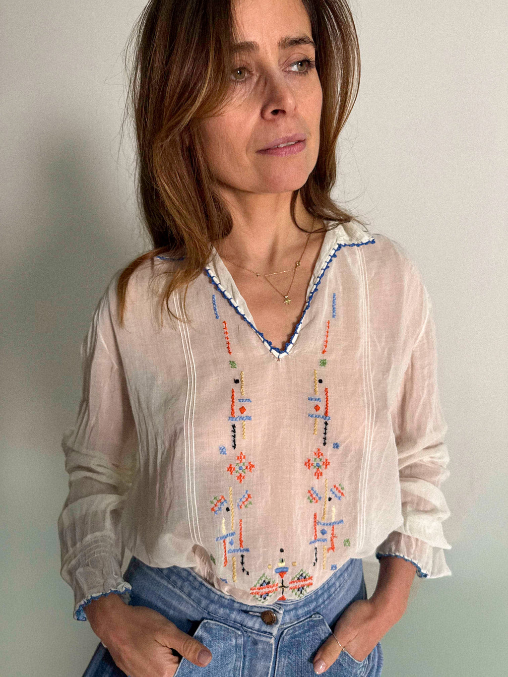 Bestickte Baumwollgaze-Bluse aus den 1930er-Jahren