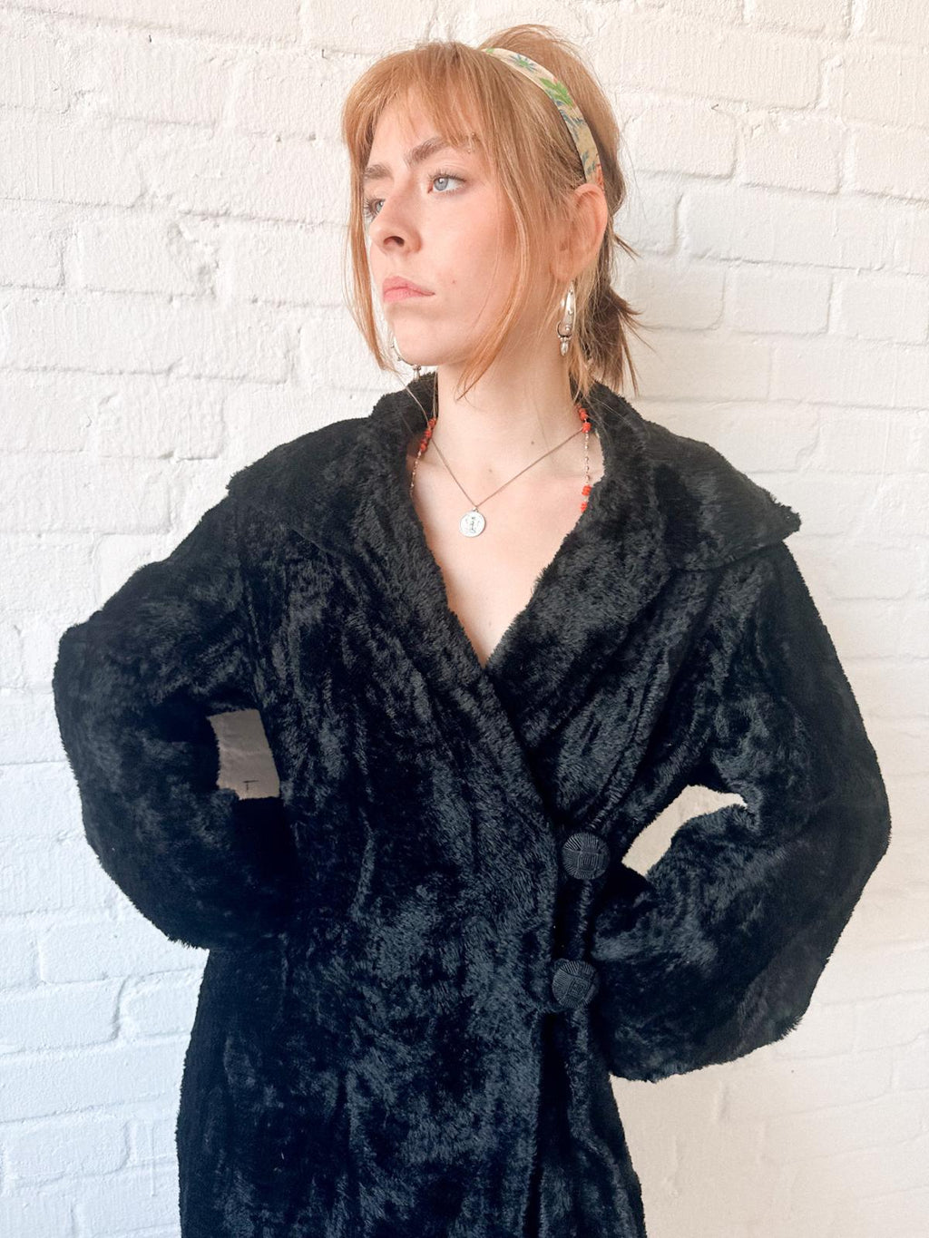 1920s French Black Plush Velvet Cocoon Coat – L. Musseau, Blois