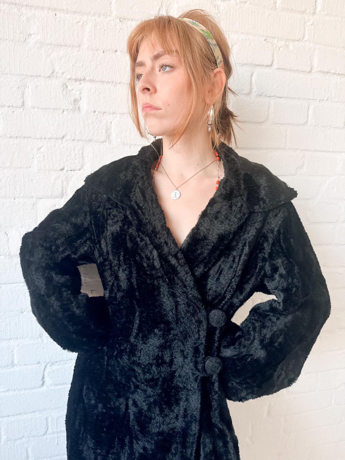 1920s French Black Plush Velvet Cocoon Coat – L. Musseau, Blois