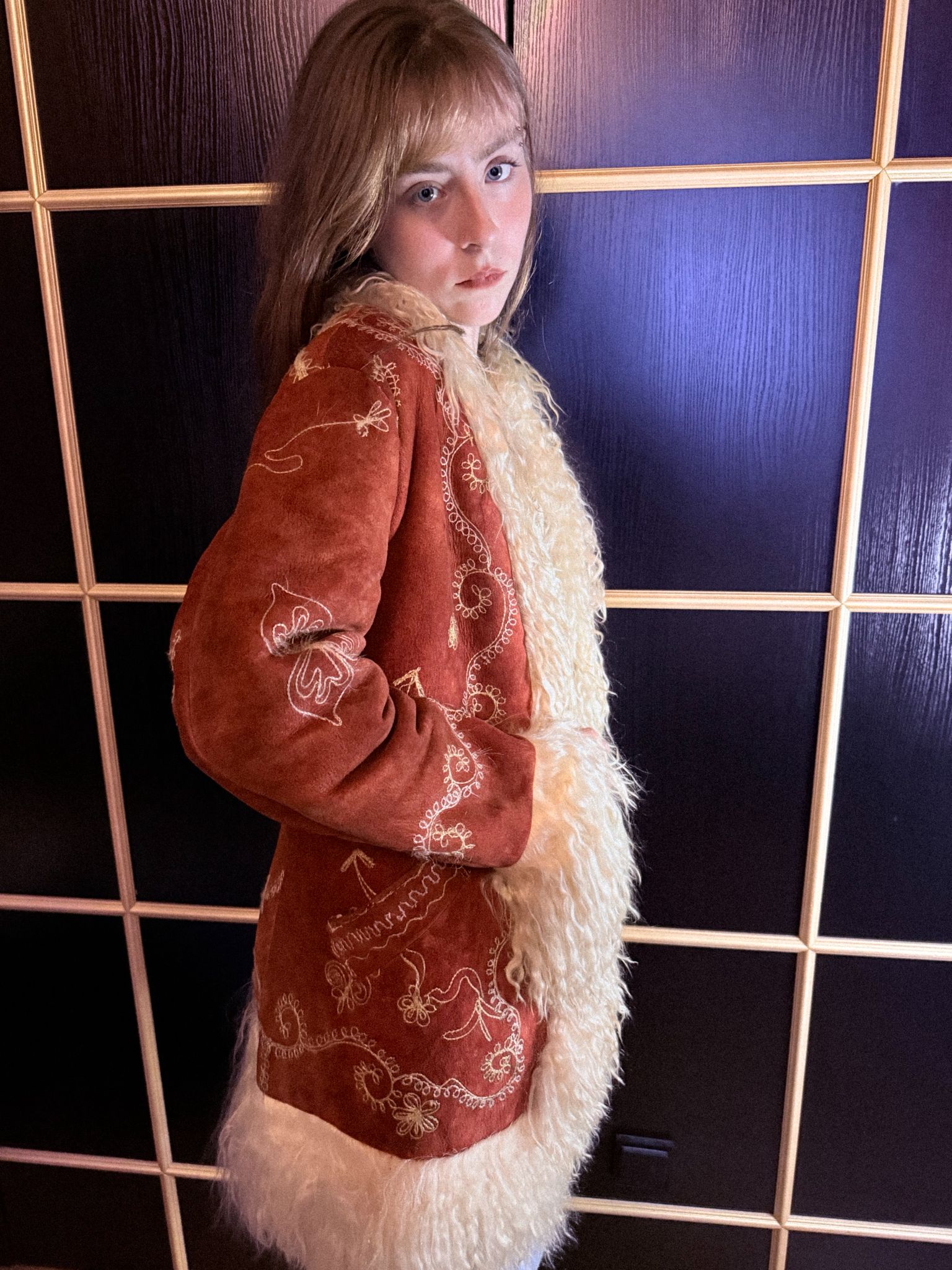 Seltener Penny Lane Mantel aus afghanischem Wildleder und Lammfell aus den 1960er Jahren – Tomatenrot mit cremefarbenen Besätzen