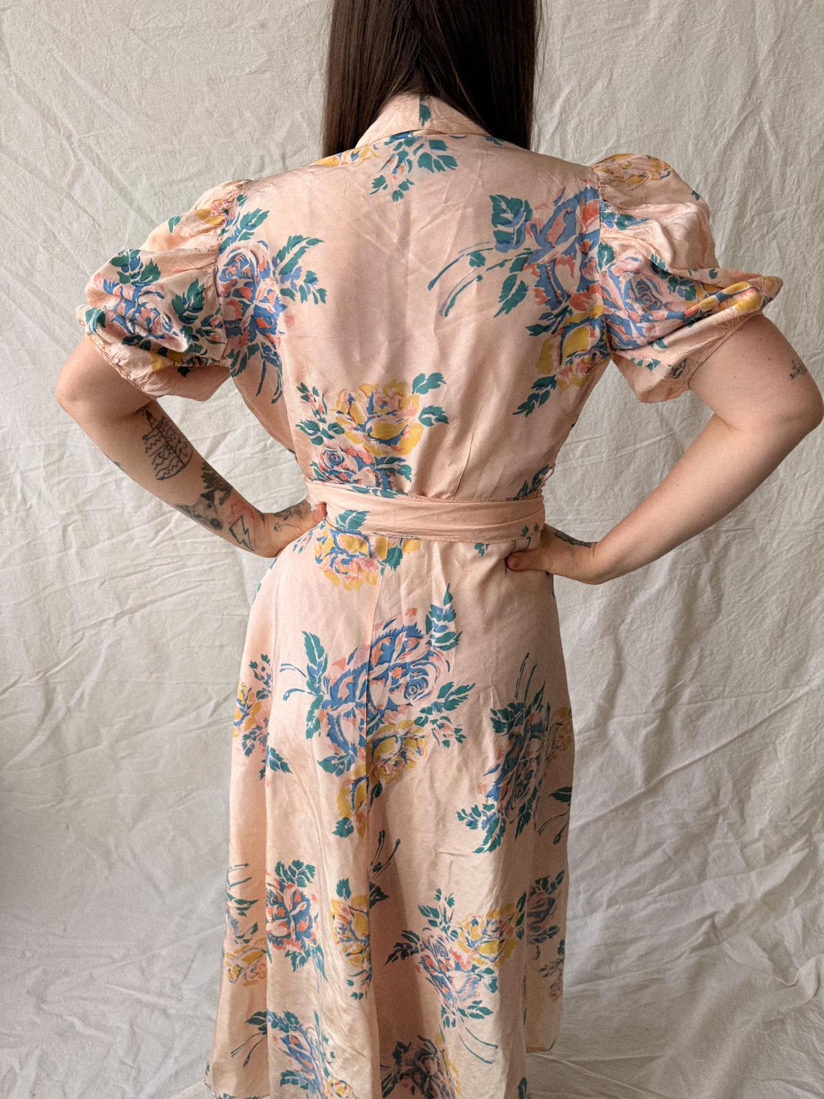1930s Floral Rayon Taffeta Hostess Gown / Housecoat