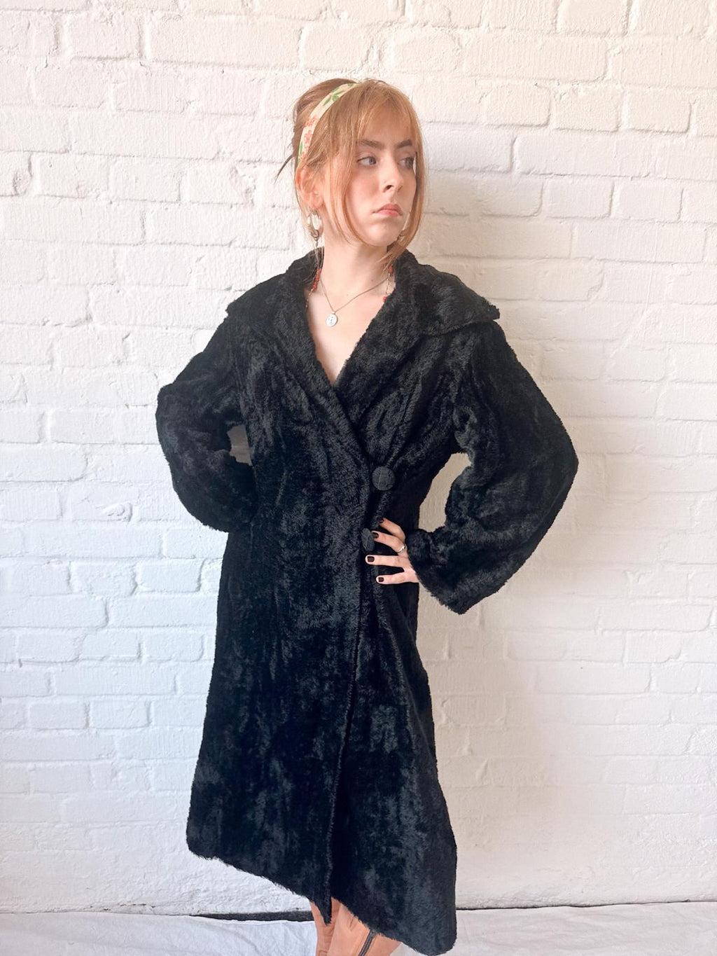 1920s French Black Plush Velvet Cocoon Coat – L. Musseau, Blois