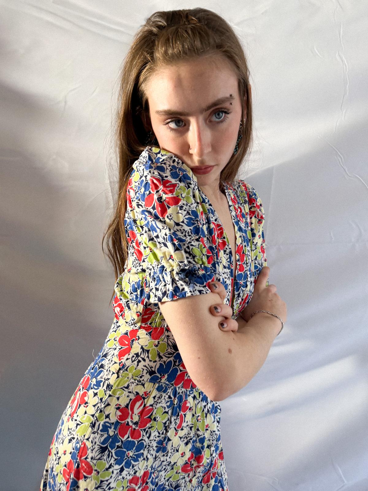 Geblümtes Baumwoll-Teekleid aus den 1940er Jahren