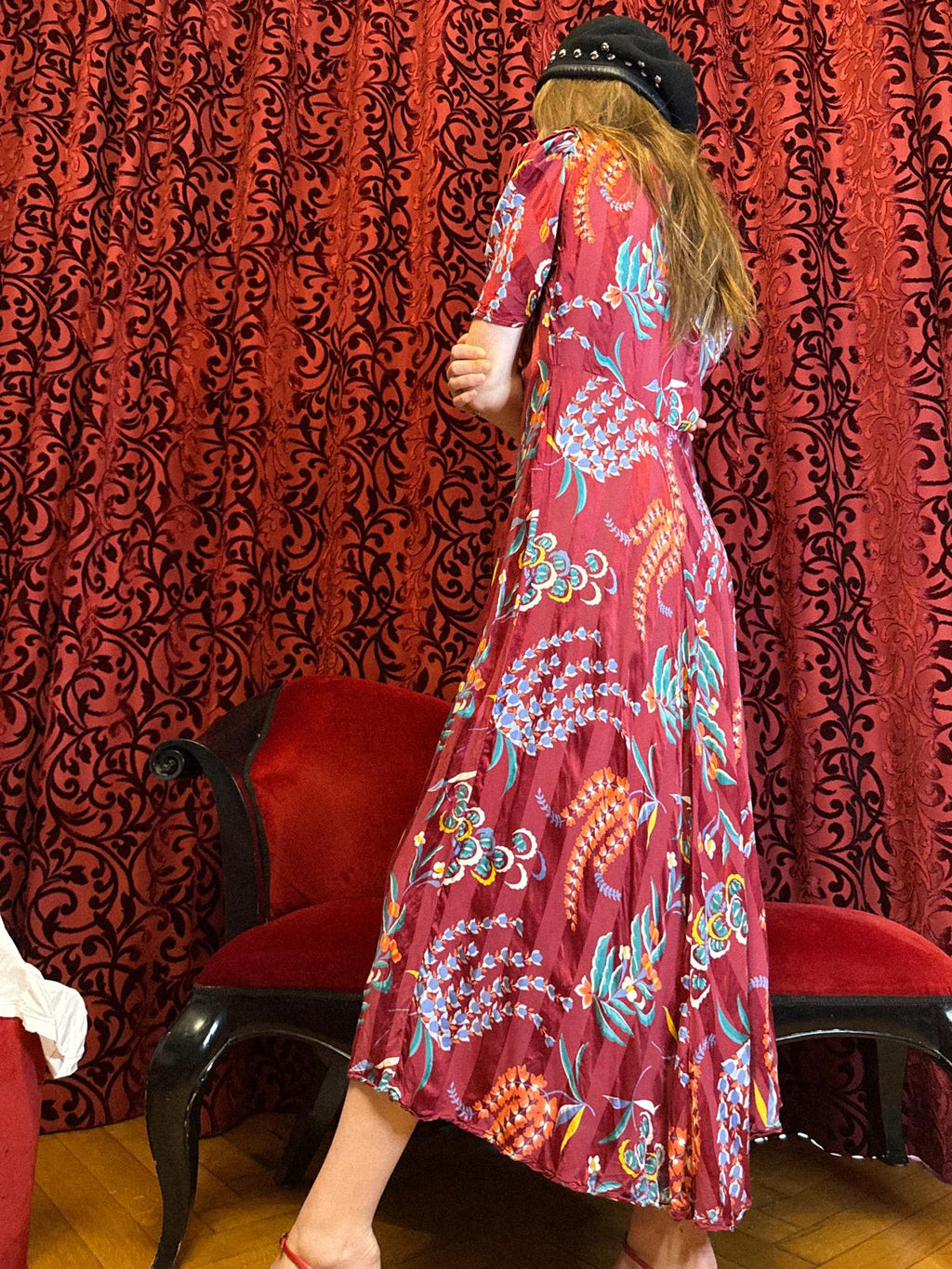 Hauskleid aus Satin mit Reißverschluss aus den 1940er Jahren