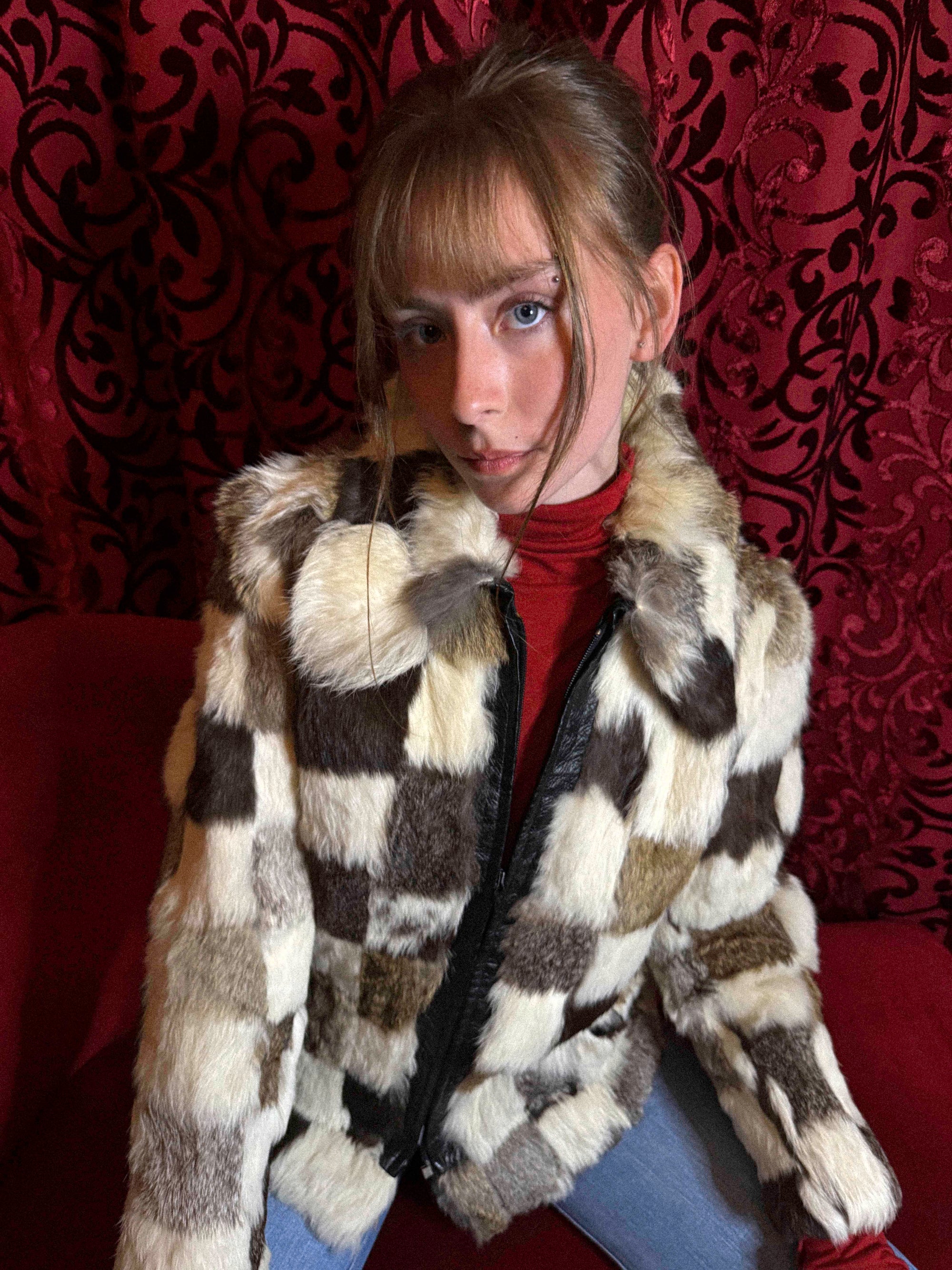 Patchwork-Jacke aus Pelz und Leder der 1970er Jahre – Schachbrettmuster mit Dolchkragen, Glam-Rock-Ikone